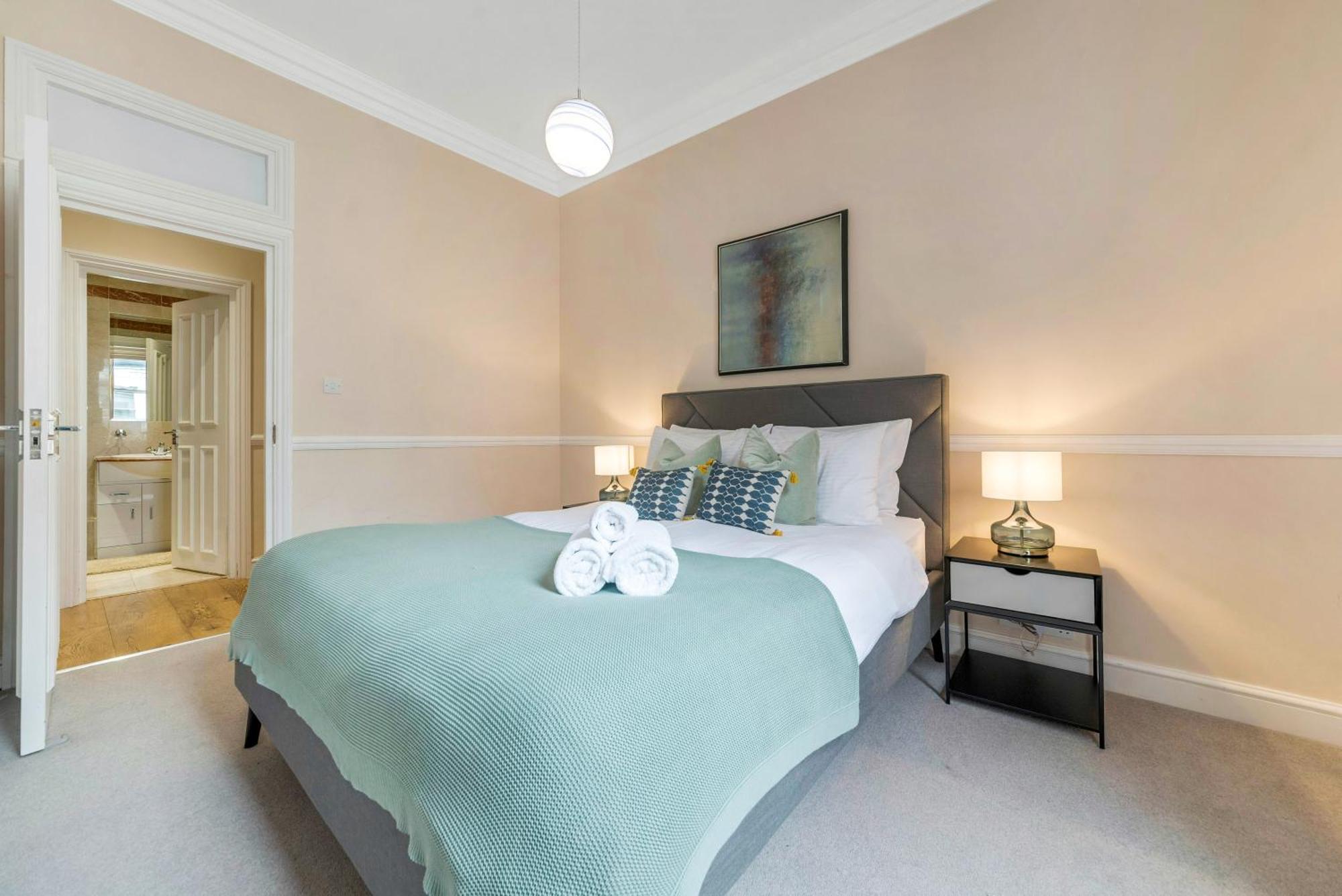 Appartement Spectacular 3 Bed In Berkeley Sq Mayfair Londen