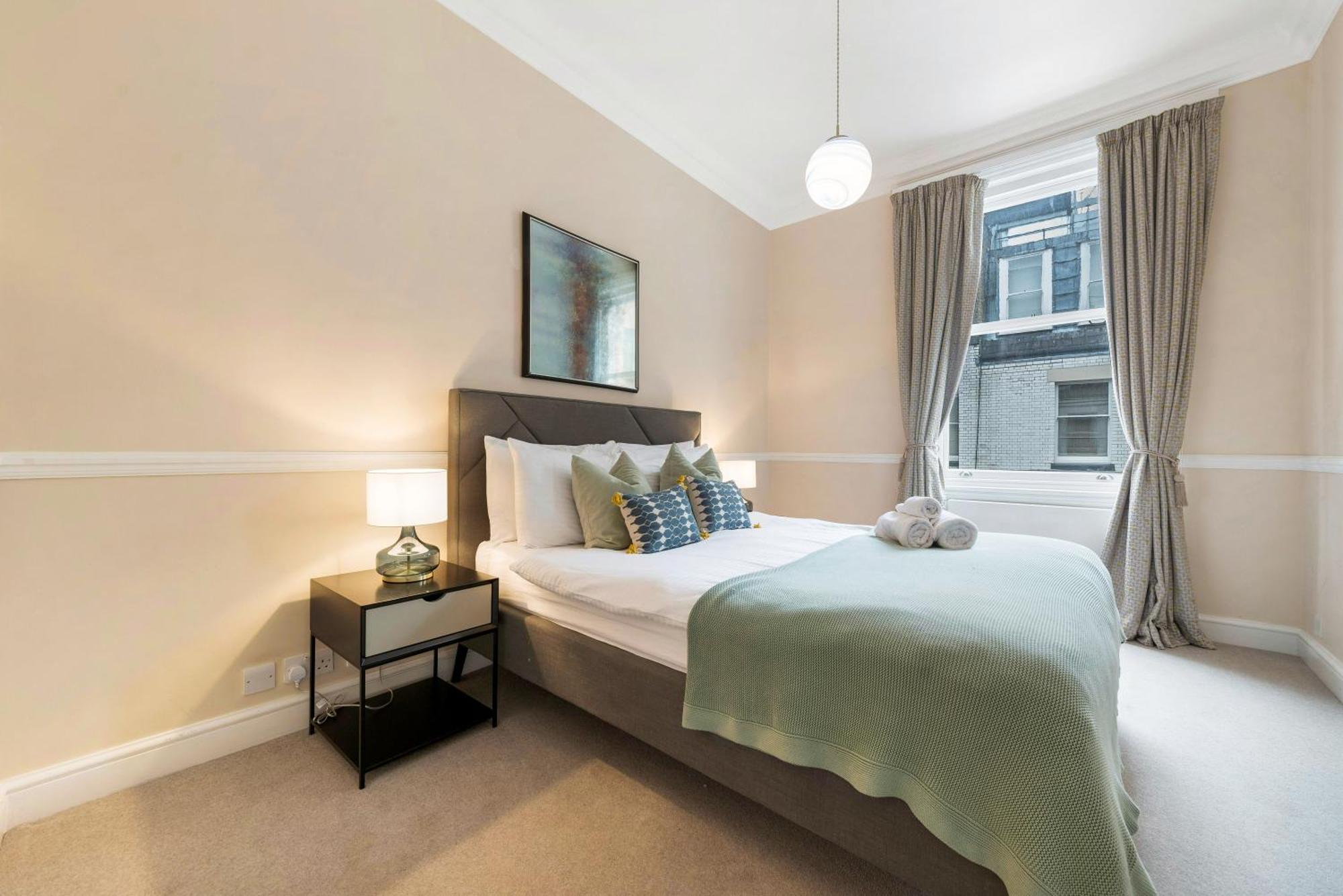 Spectacular 3 Bed In Berkeley Sq Mayfair Appartement *