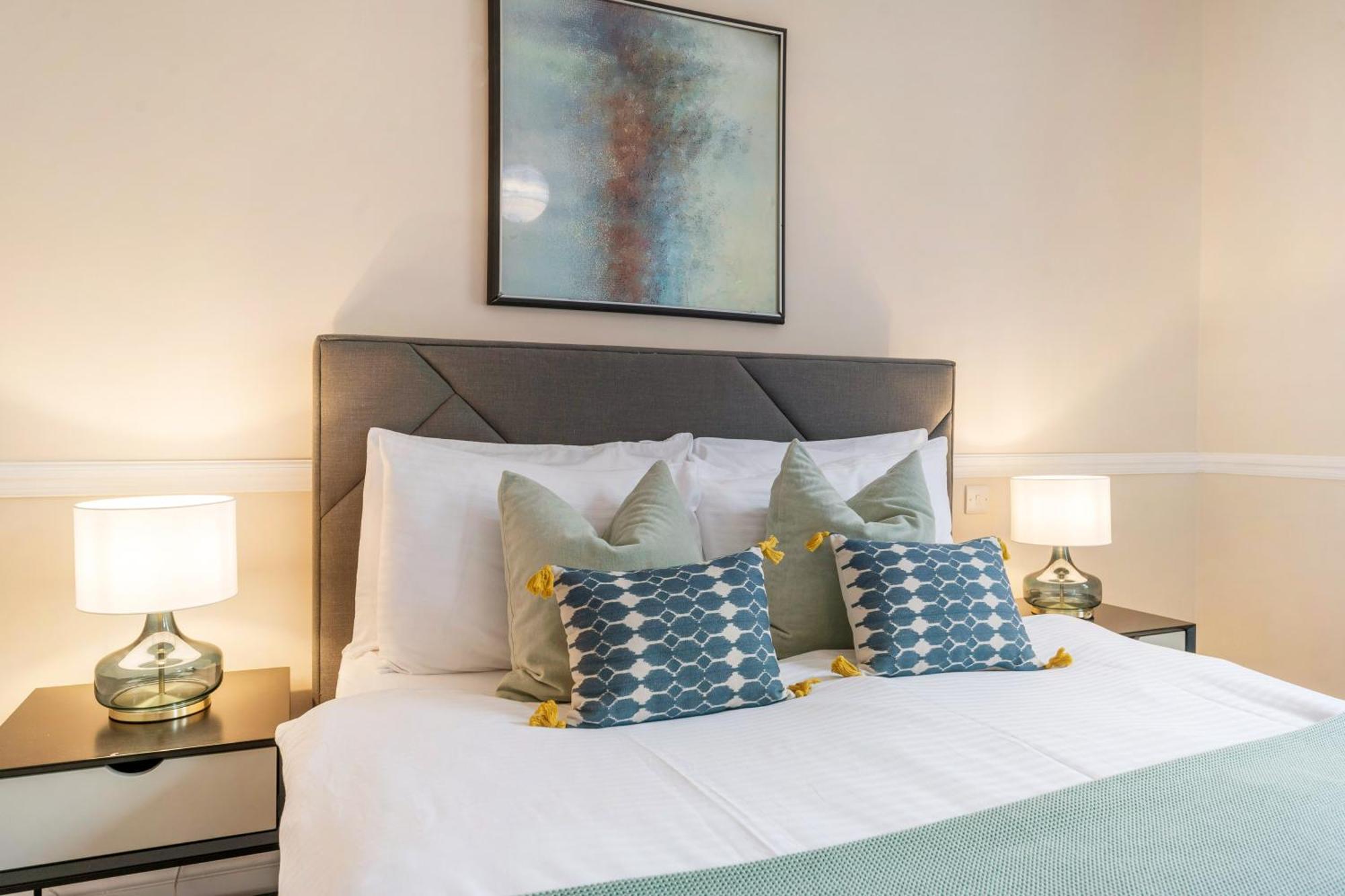 Spectacular 3 Bed In Berkeley Sq Mayfair * Londen