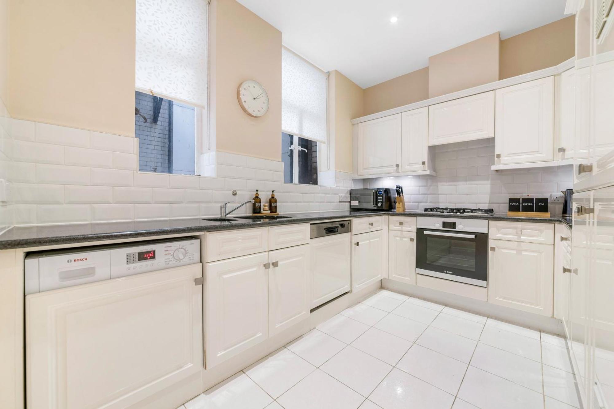 Spectacular 3 Bed In Berkeley Sq Mayfair Londen