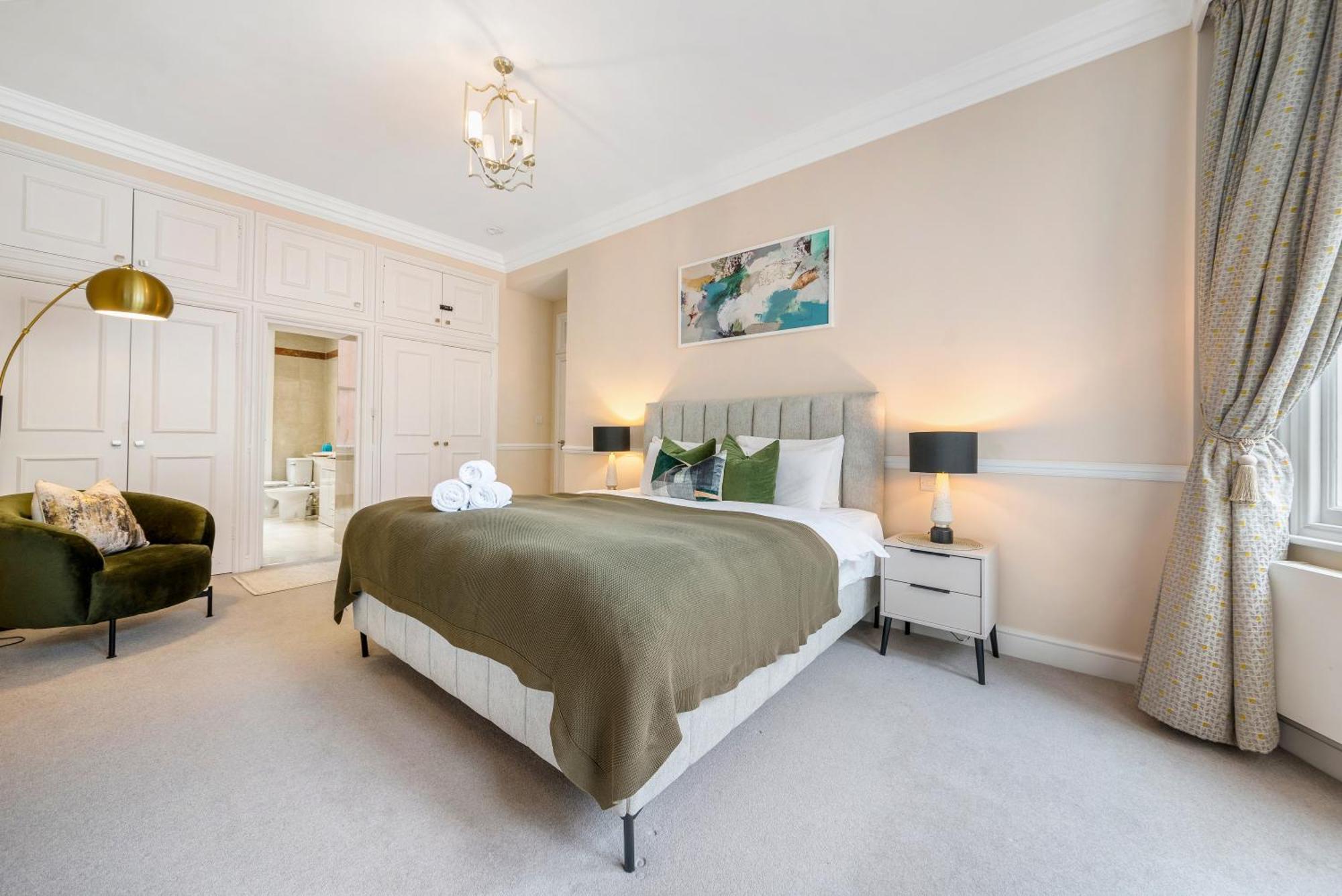 Spectacular 3 Bed In Berkeley Sq Mayfair Appartement
