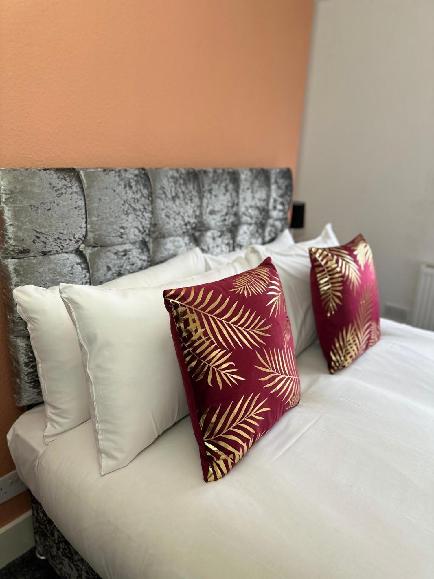 Newly Decorated 5-bed Hackney Townhouse London