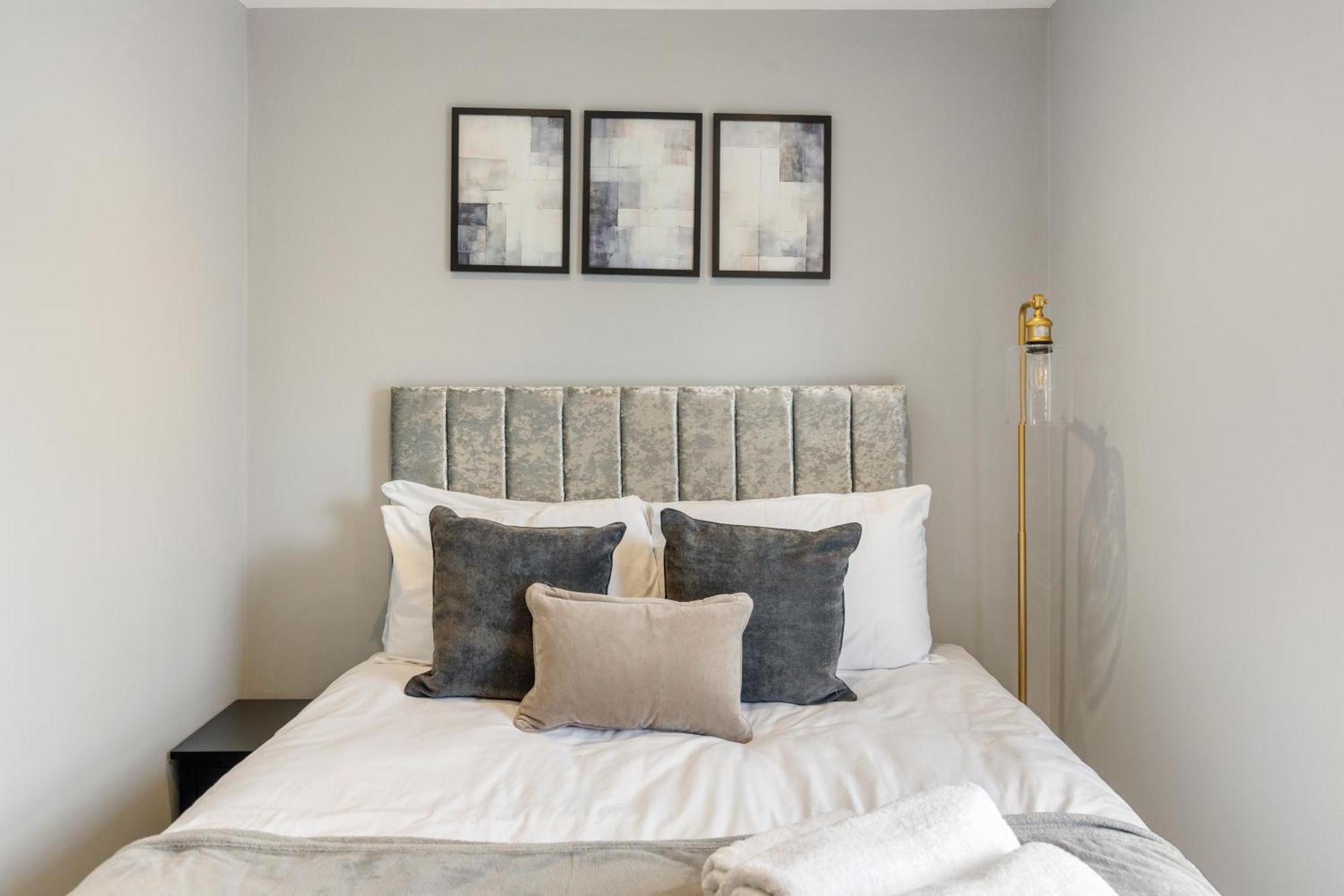 Wembley Luxury 3 Bedroom Appartement *
