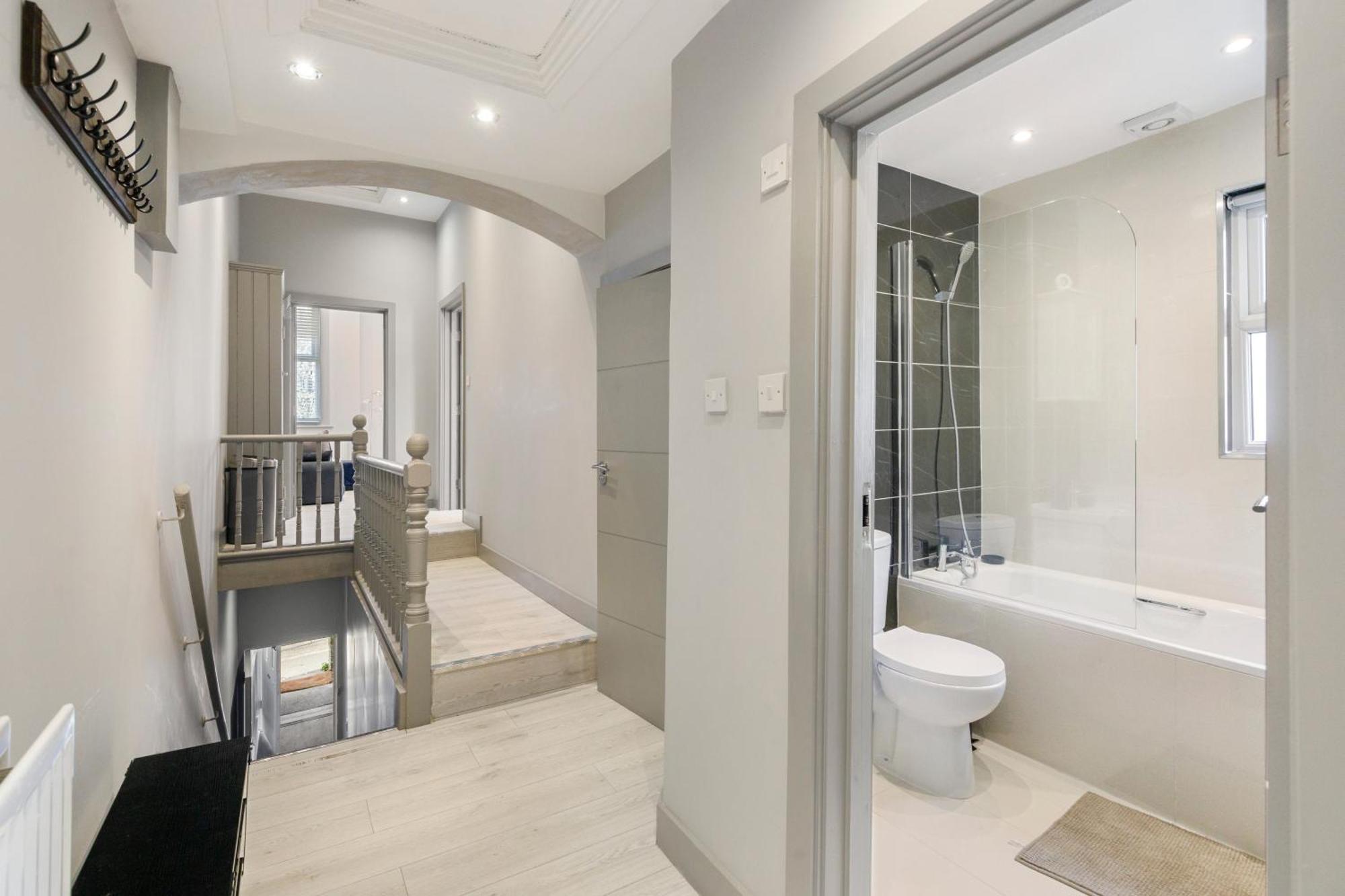 Wembley Luxury 3 Bedroom Appartement *