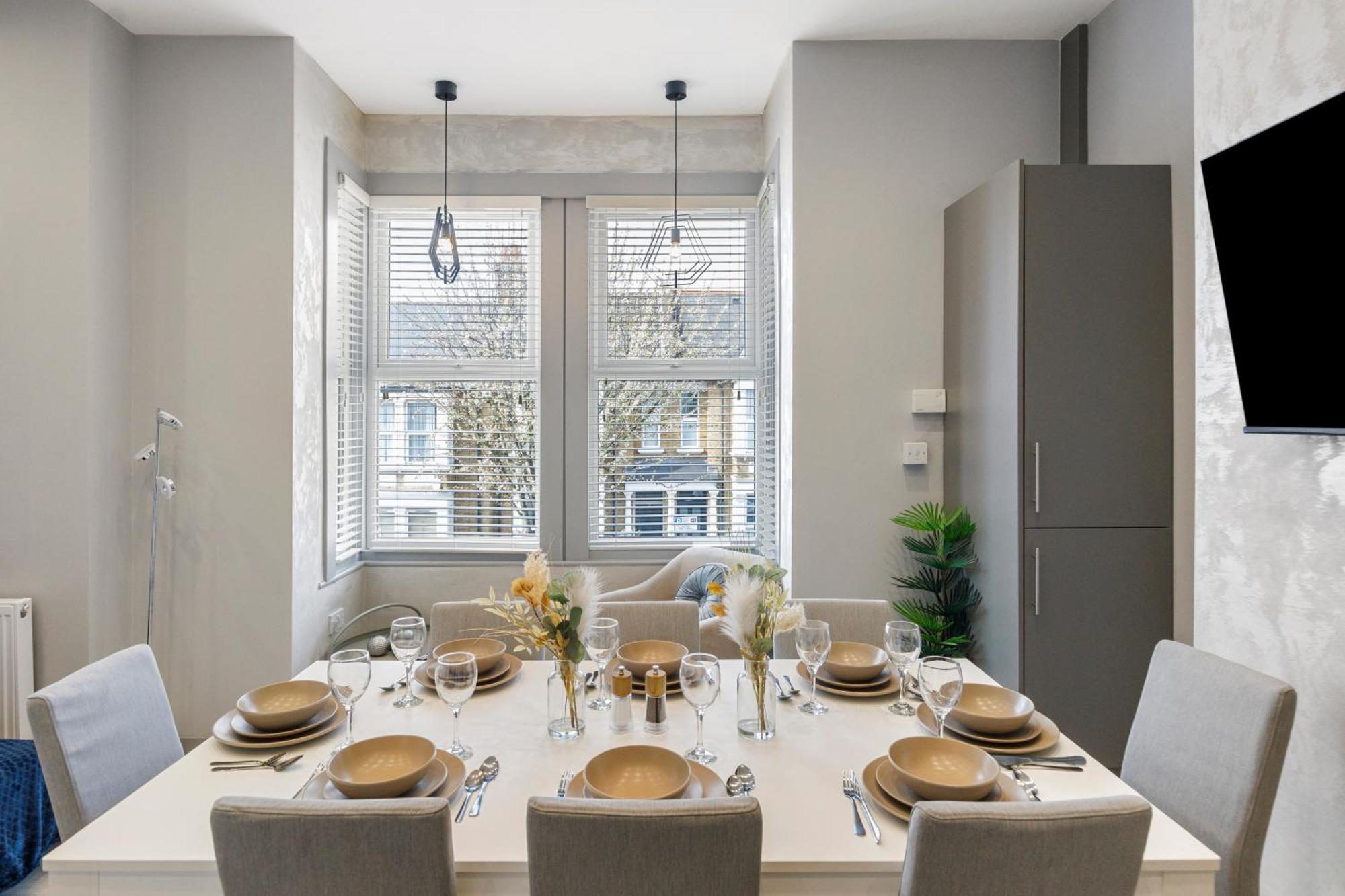 Wembley Luxury 3 Bedroom Appartement *