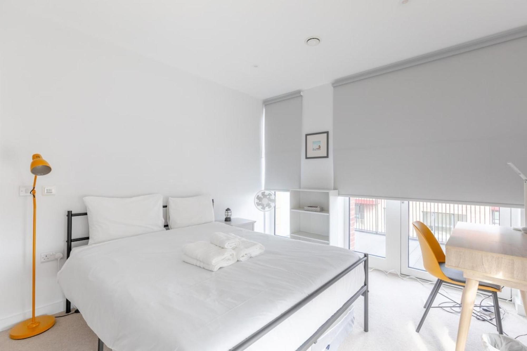 Stylish 2bd Oasis Wbalcony South East London! Leilighet London