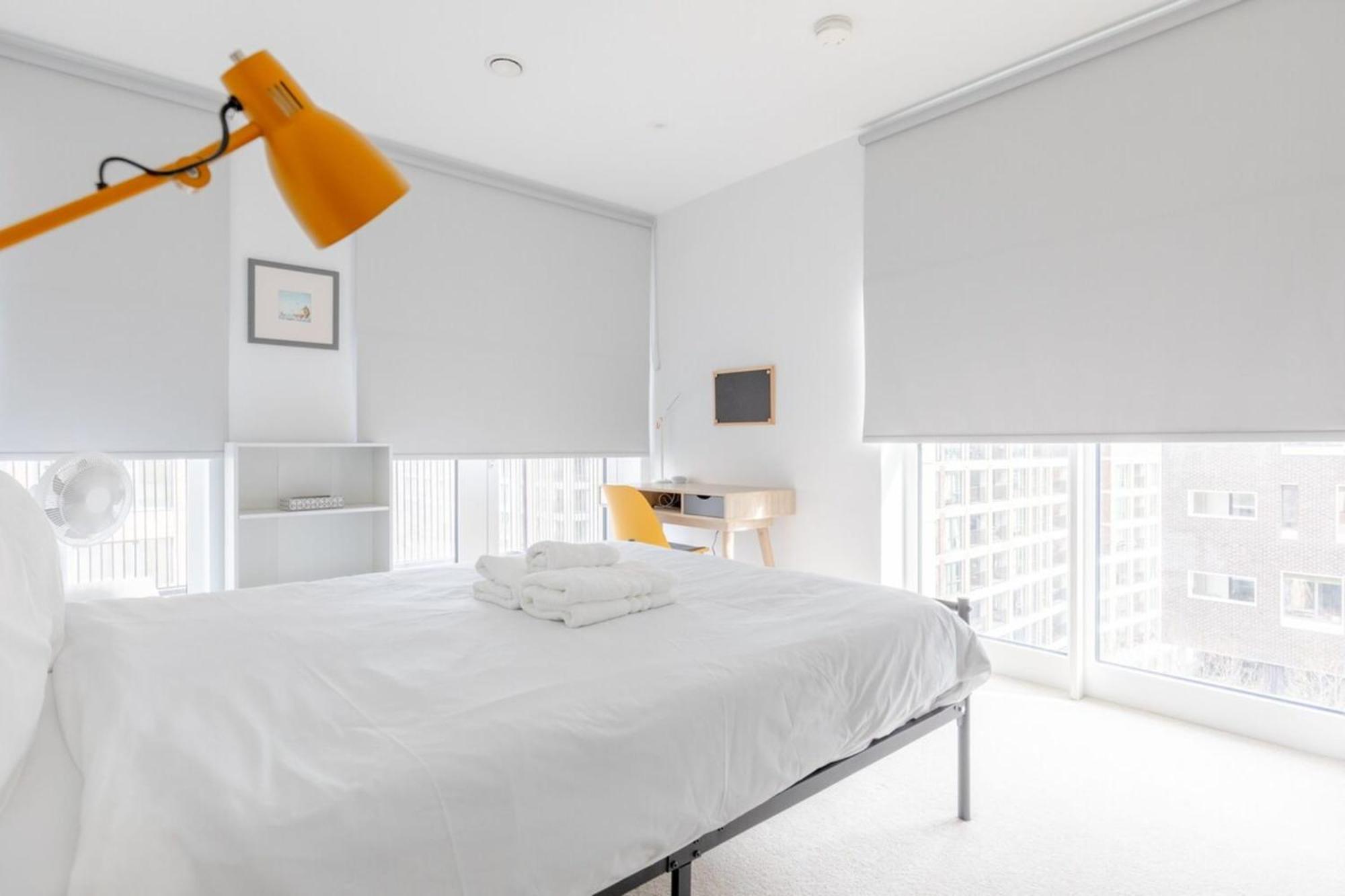 Stylish 2bd Oasis Wbalcony South East London! Leilighet London