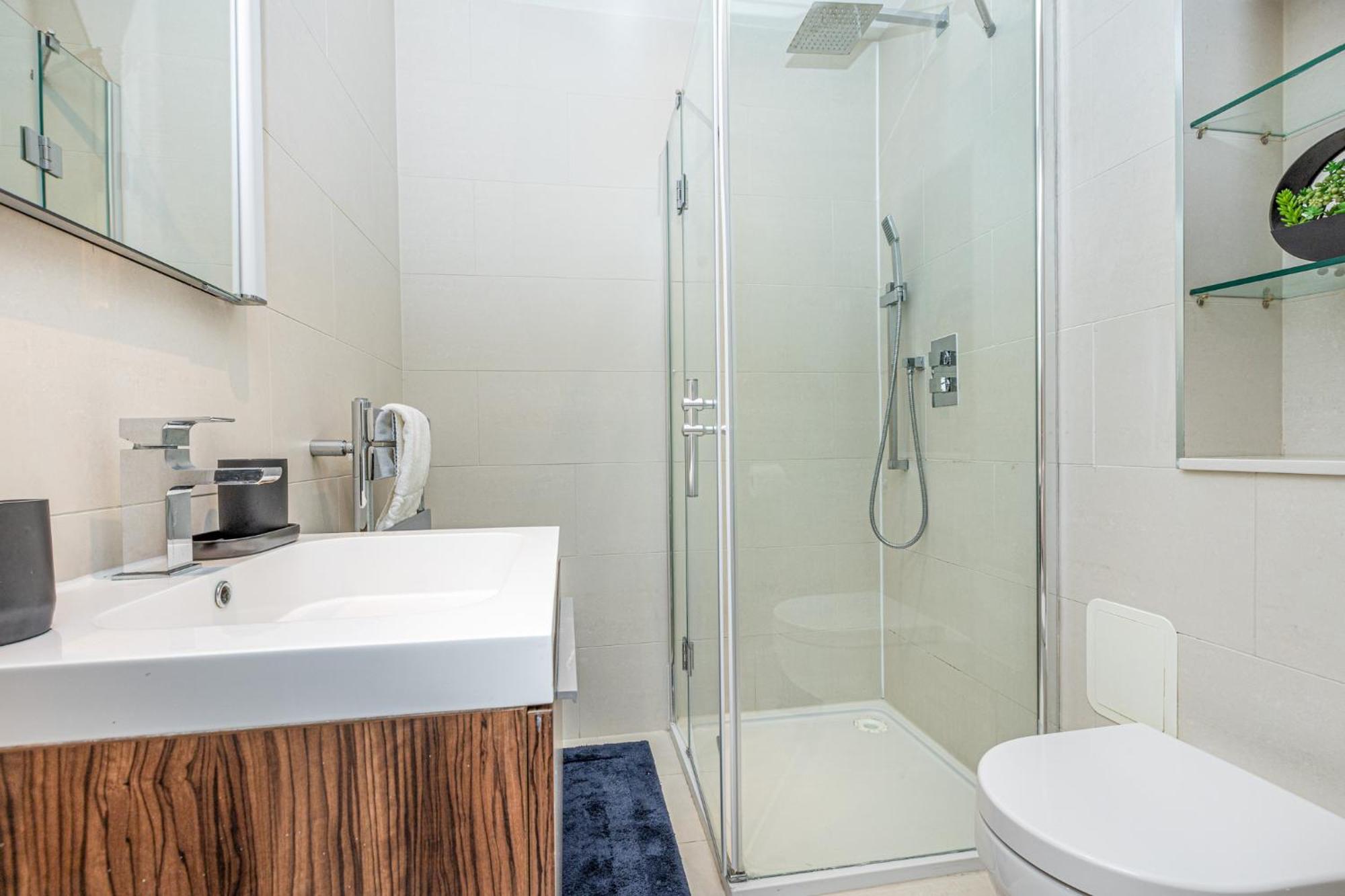 Fantastic Multilevel 3br, Vibrant Angel, 5min Tube * Londen