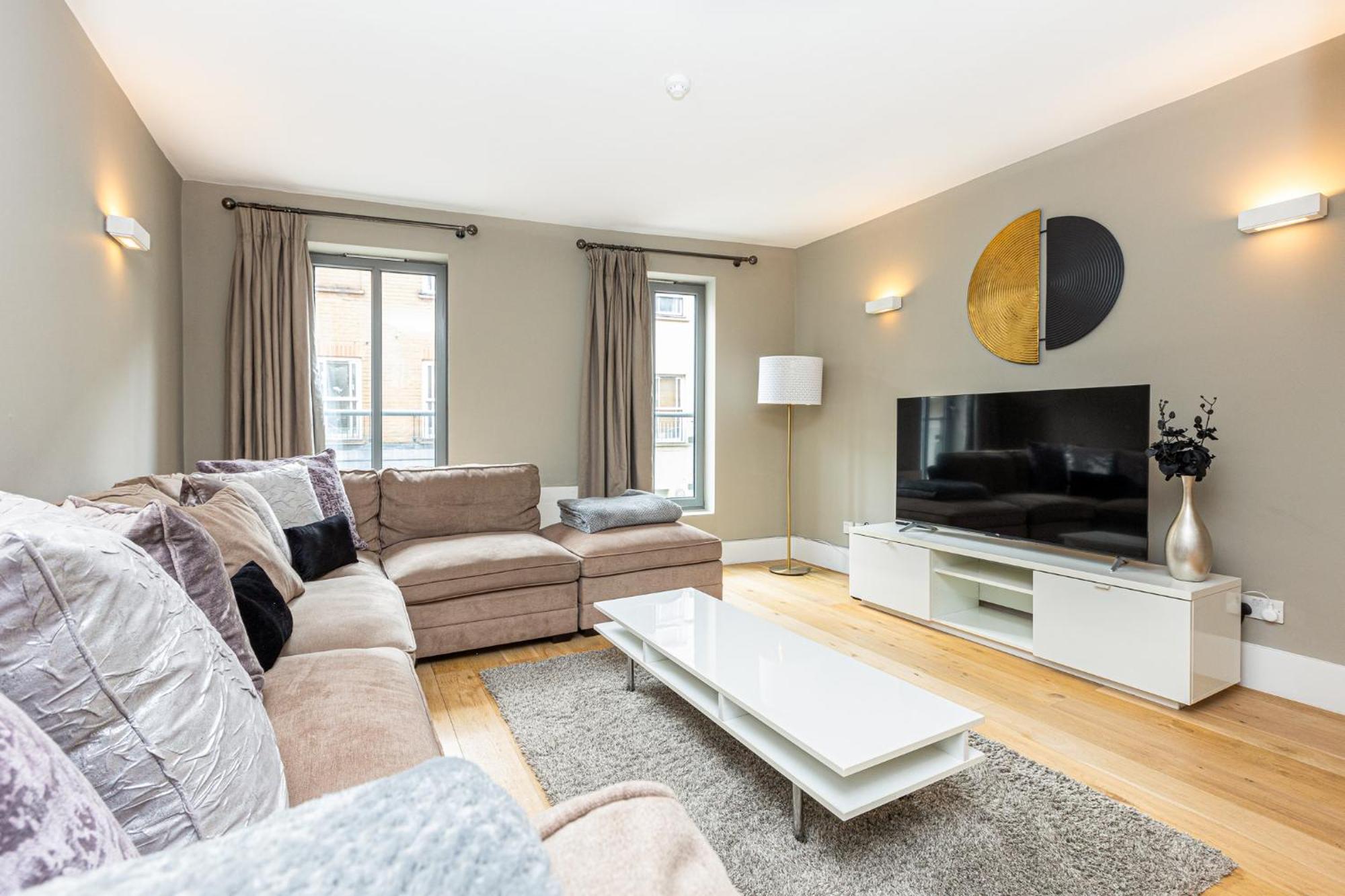 Fantastic Multilevel 3br, Vibrant Angel, 5min Tube Londen