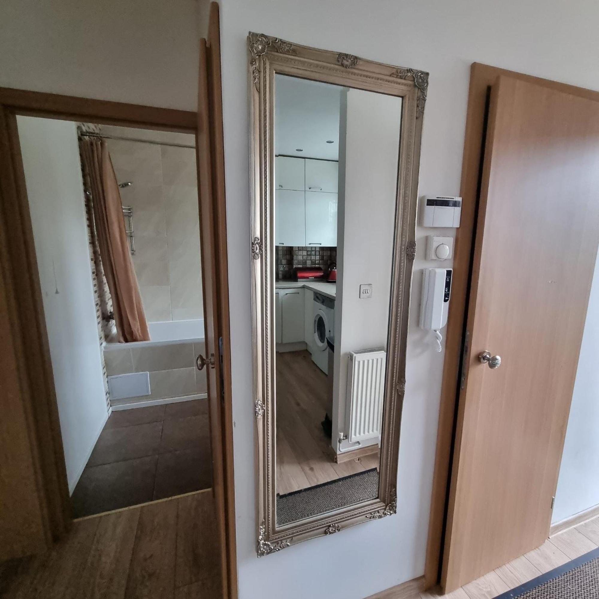 Apartment 1 Bed Flat Parking Wifi Business London