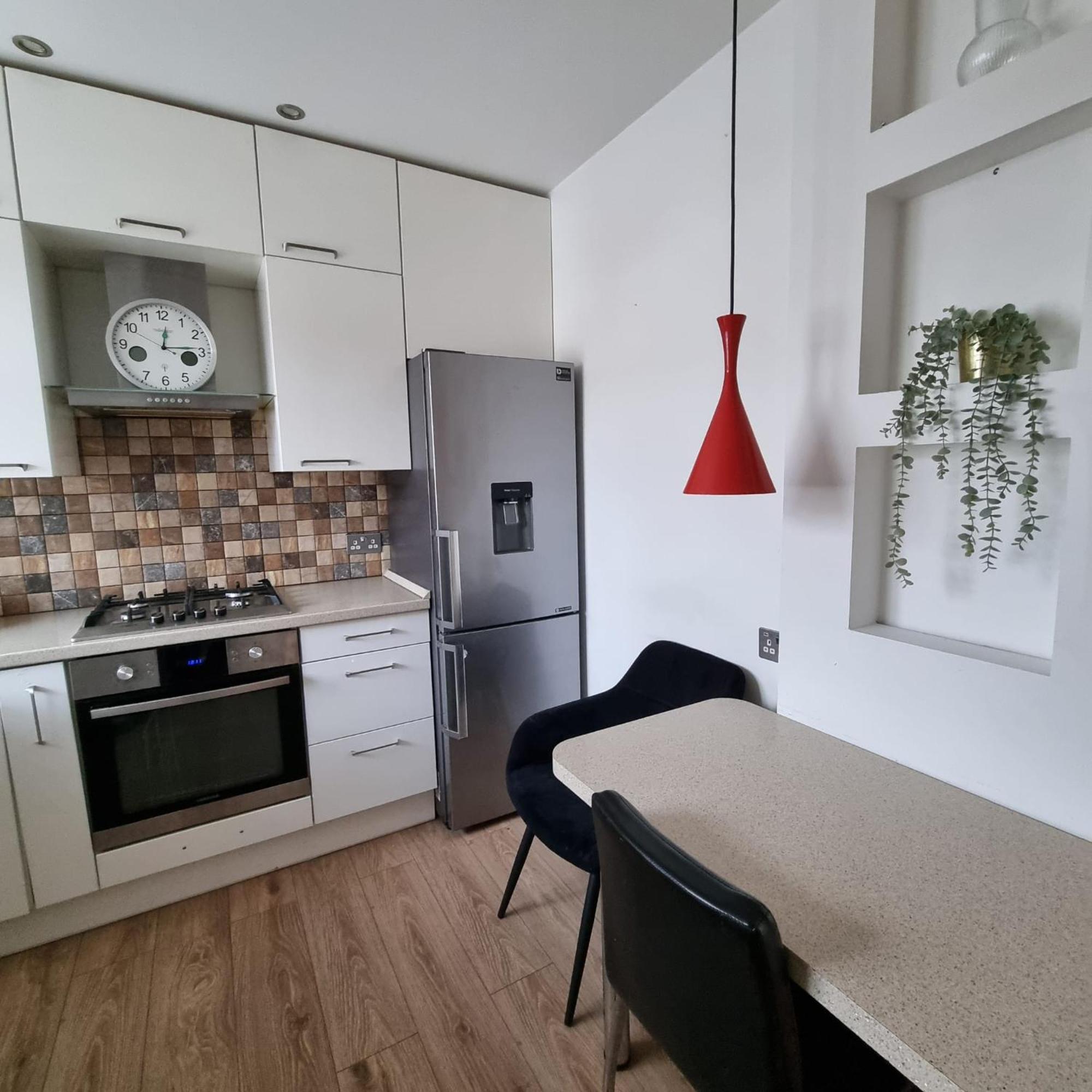 1 Bed Flat Parking Wifi Business * London