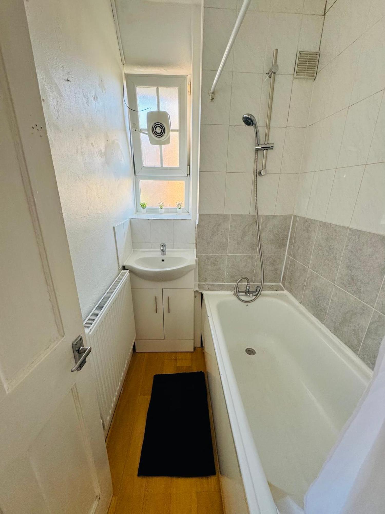 Lovely 2-bed 15 Mins Walk To The Shard * Londra