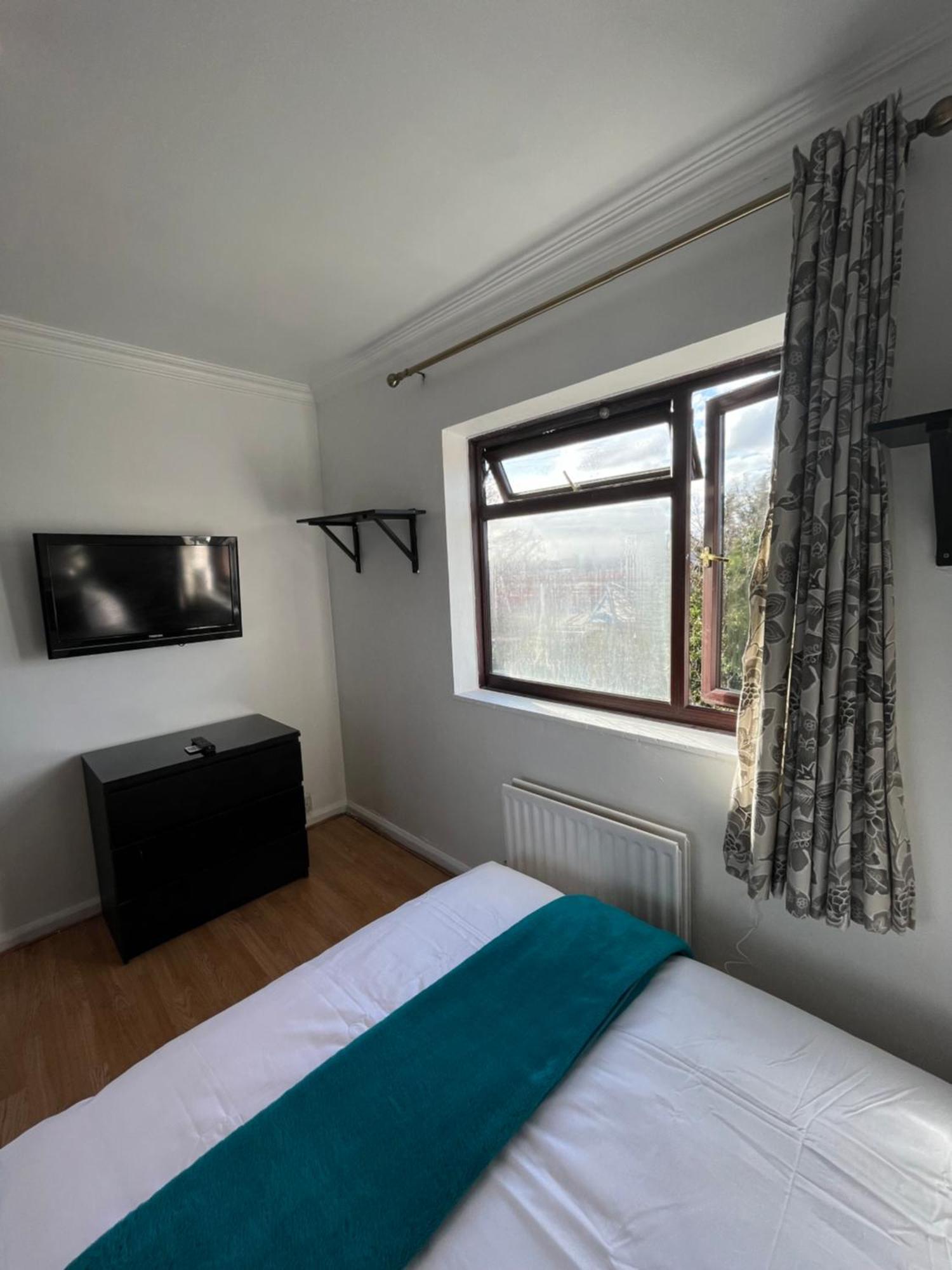 Charlton, Greenwich Luxury Self Check-in Guest house London