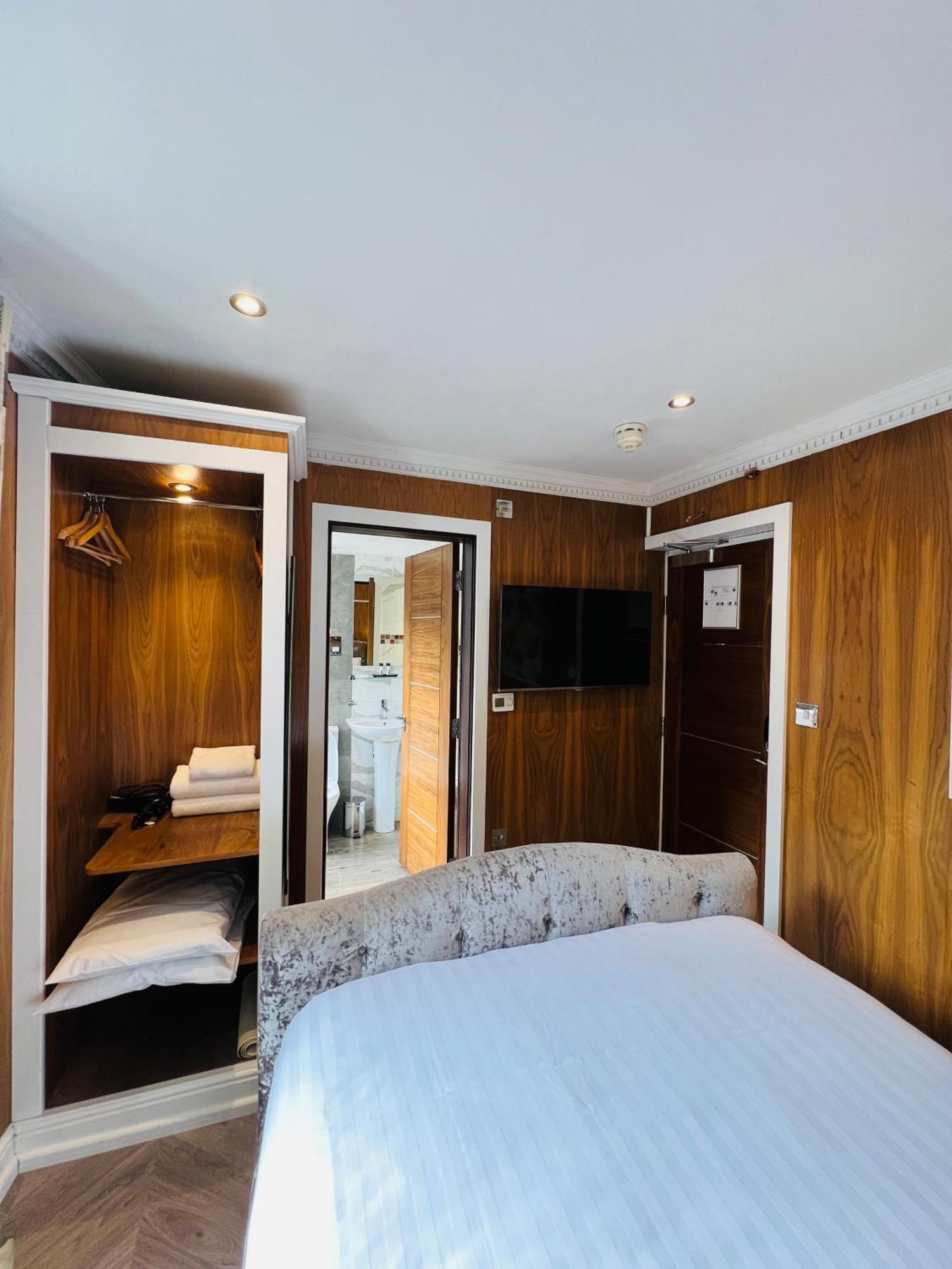 Cheshire Hotell 3*