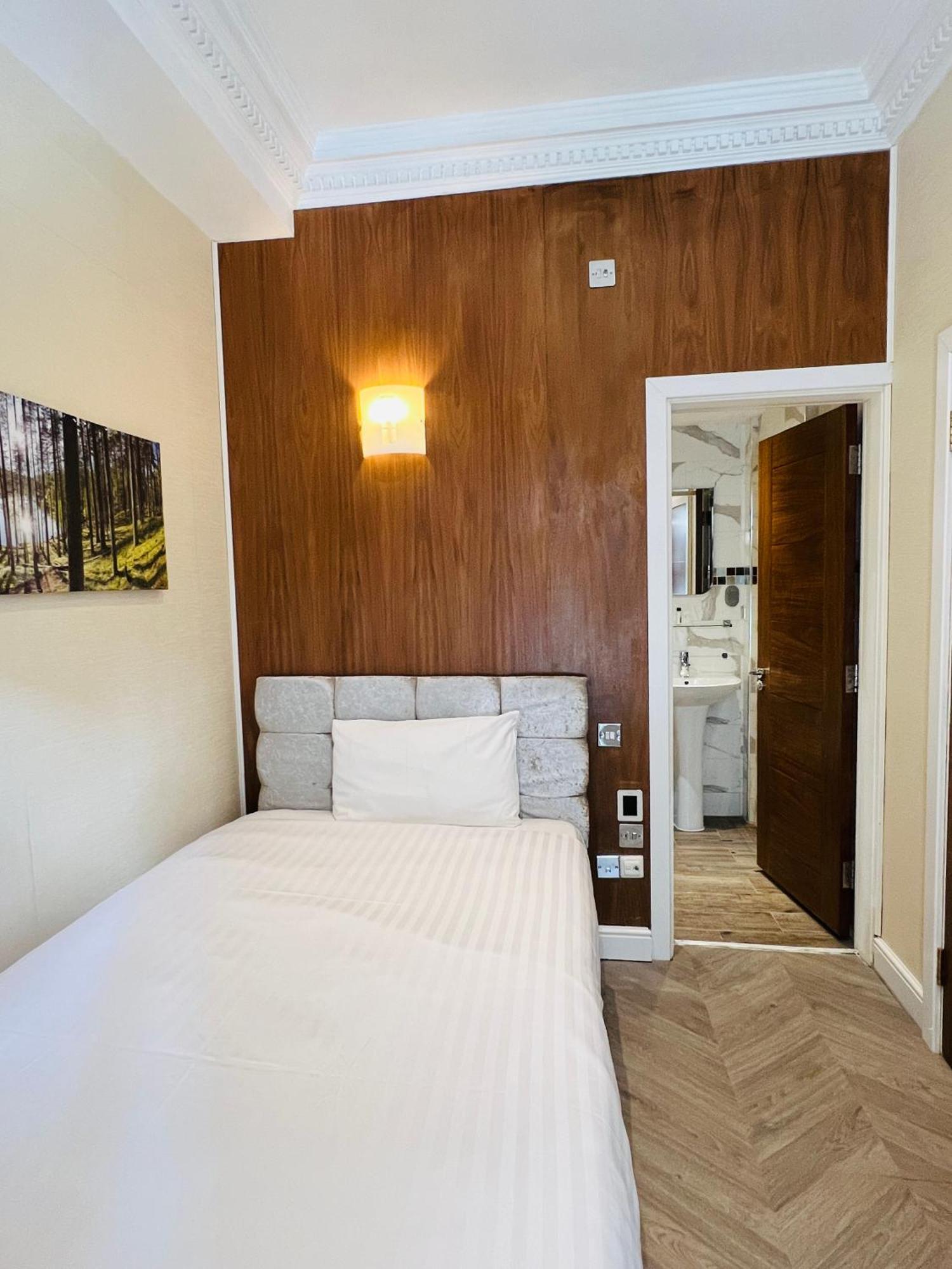 Hotel Cheshire 3*