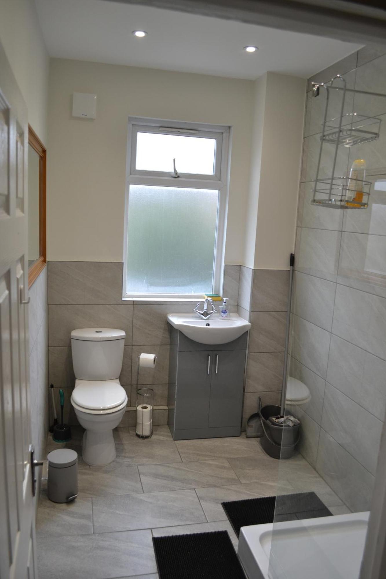 Three Bedroom Flat, Camborne Avenue W13 Casa vacanze Londra