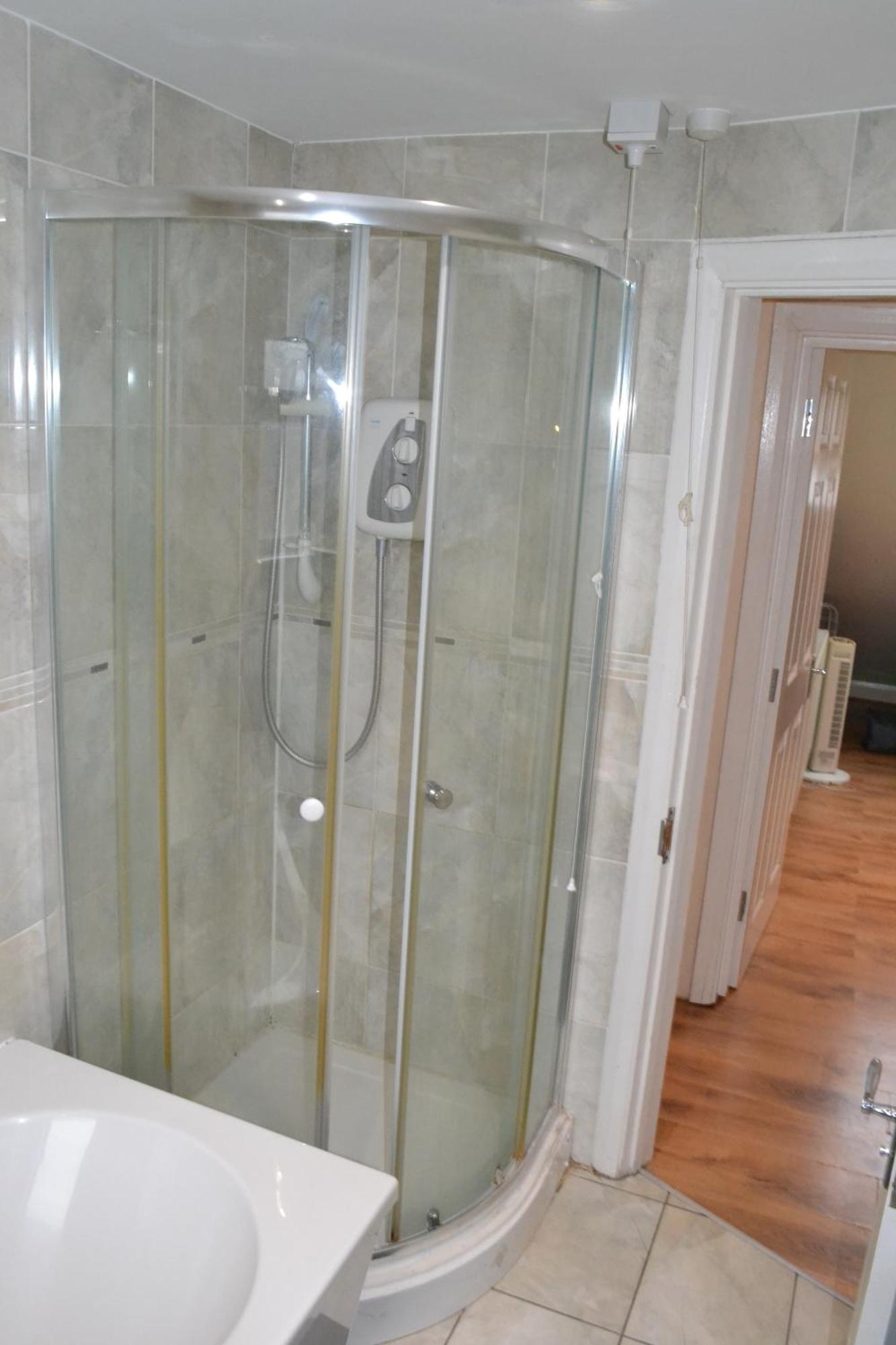 Three Bedroom Flat, Camborne Avenue W13 Londra