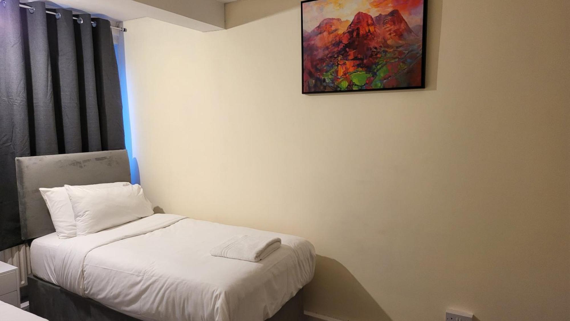 Garland Modern Spacious Flat, *