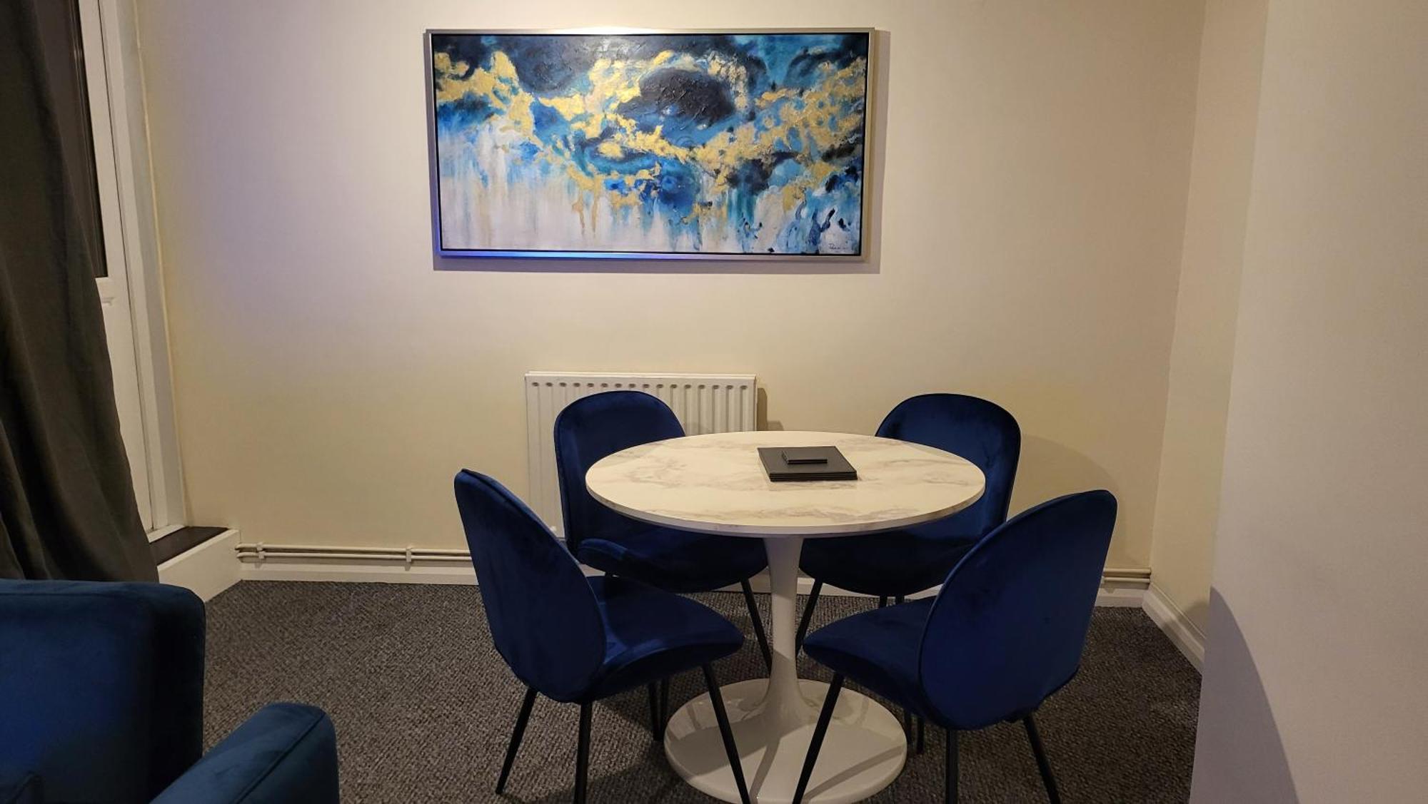 Garland Modern Spacious Flat, Apartment London