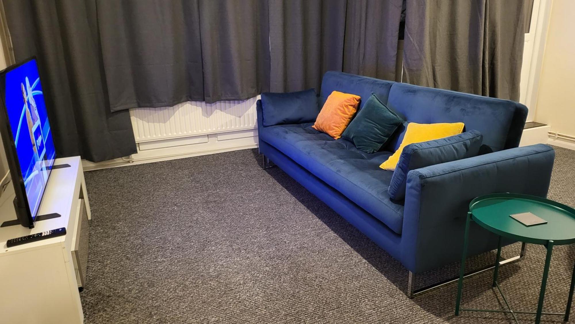 Garland Modern Spacious Flat, London
