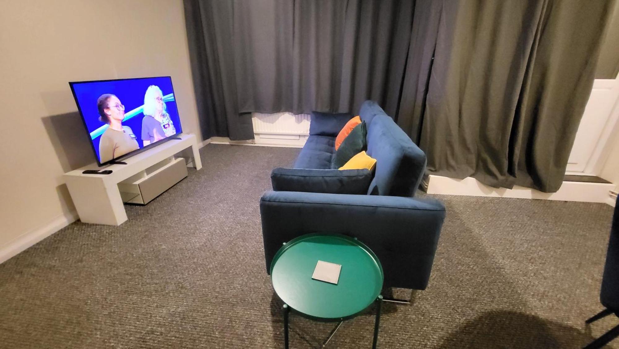 Apartment Garland Modern Spacious Flat, *