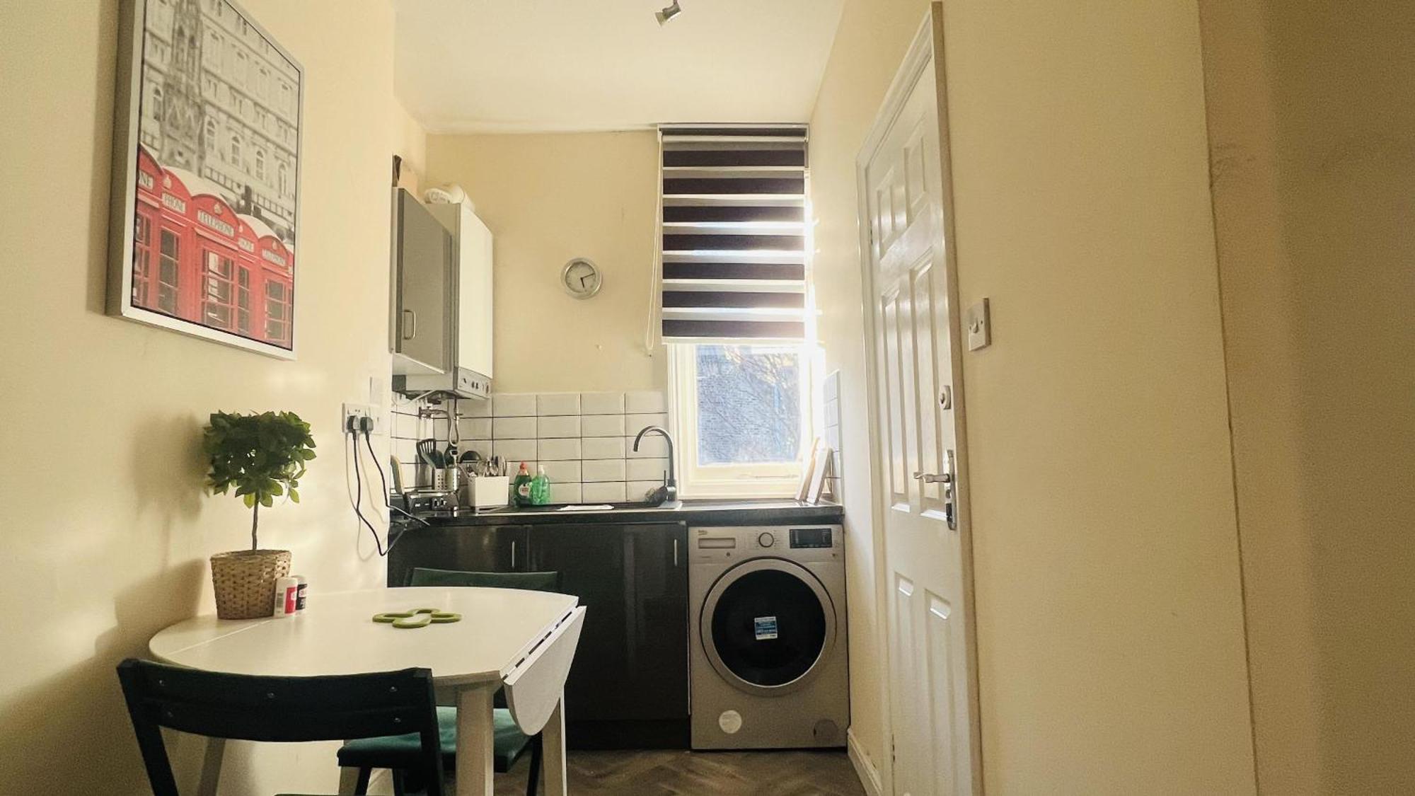 Impeccable 1 Bedroom Flat In Appartement