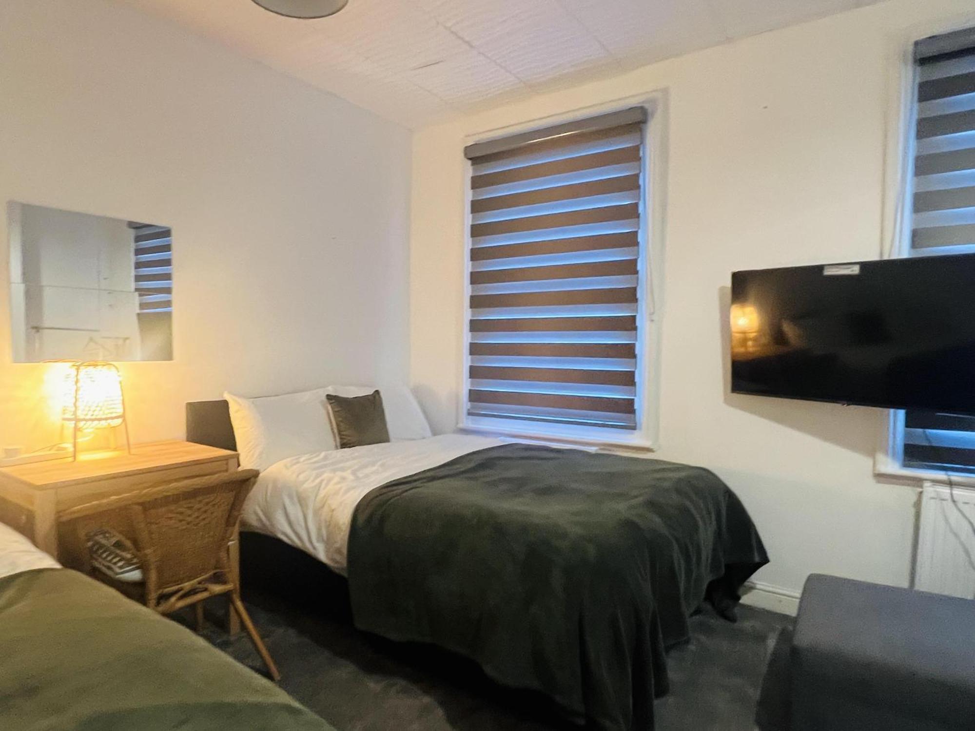 Impeccable 1 Bedroom Flat In Appartement *