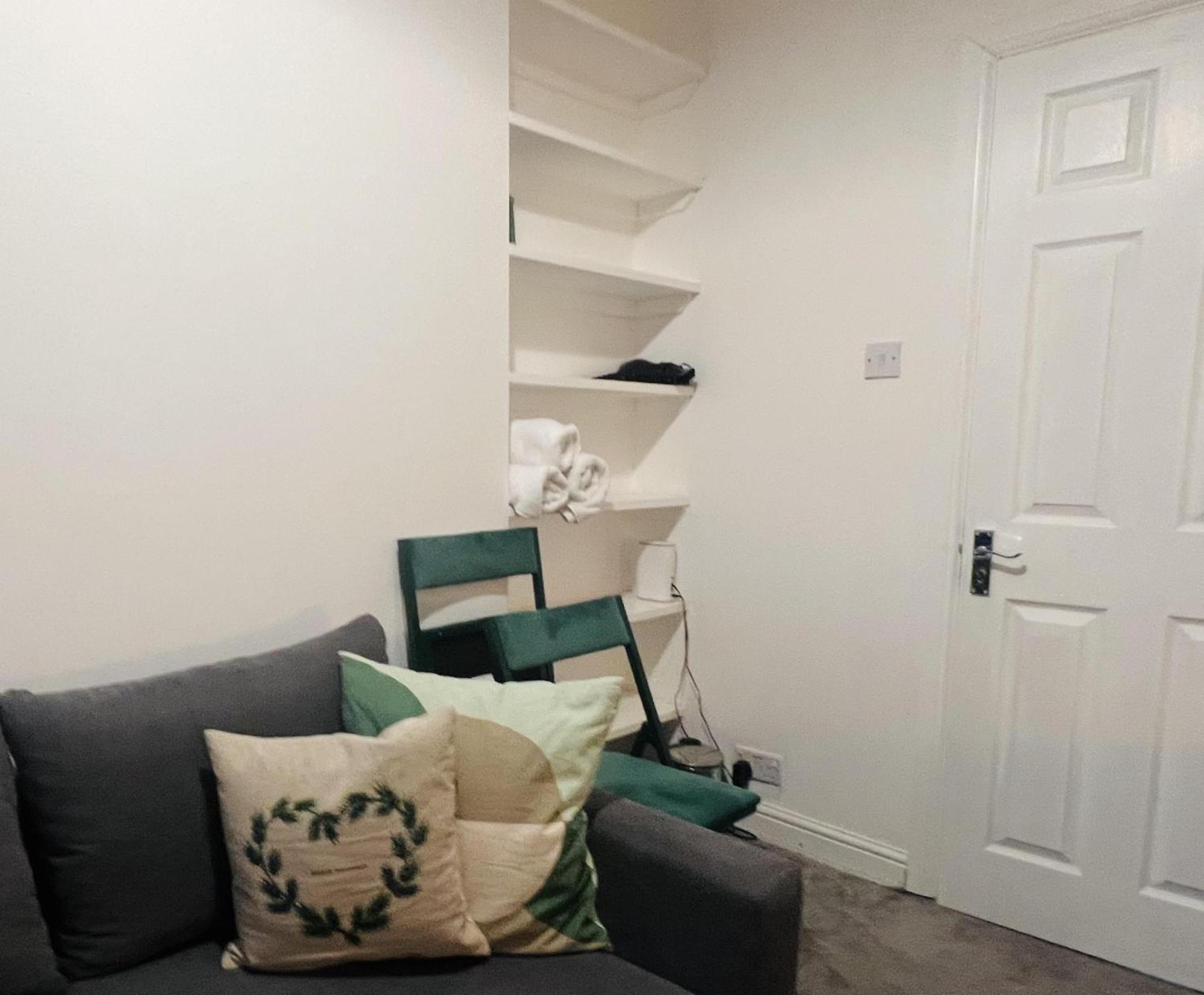 Impeccable 1 Bedroom Flat In * Londen