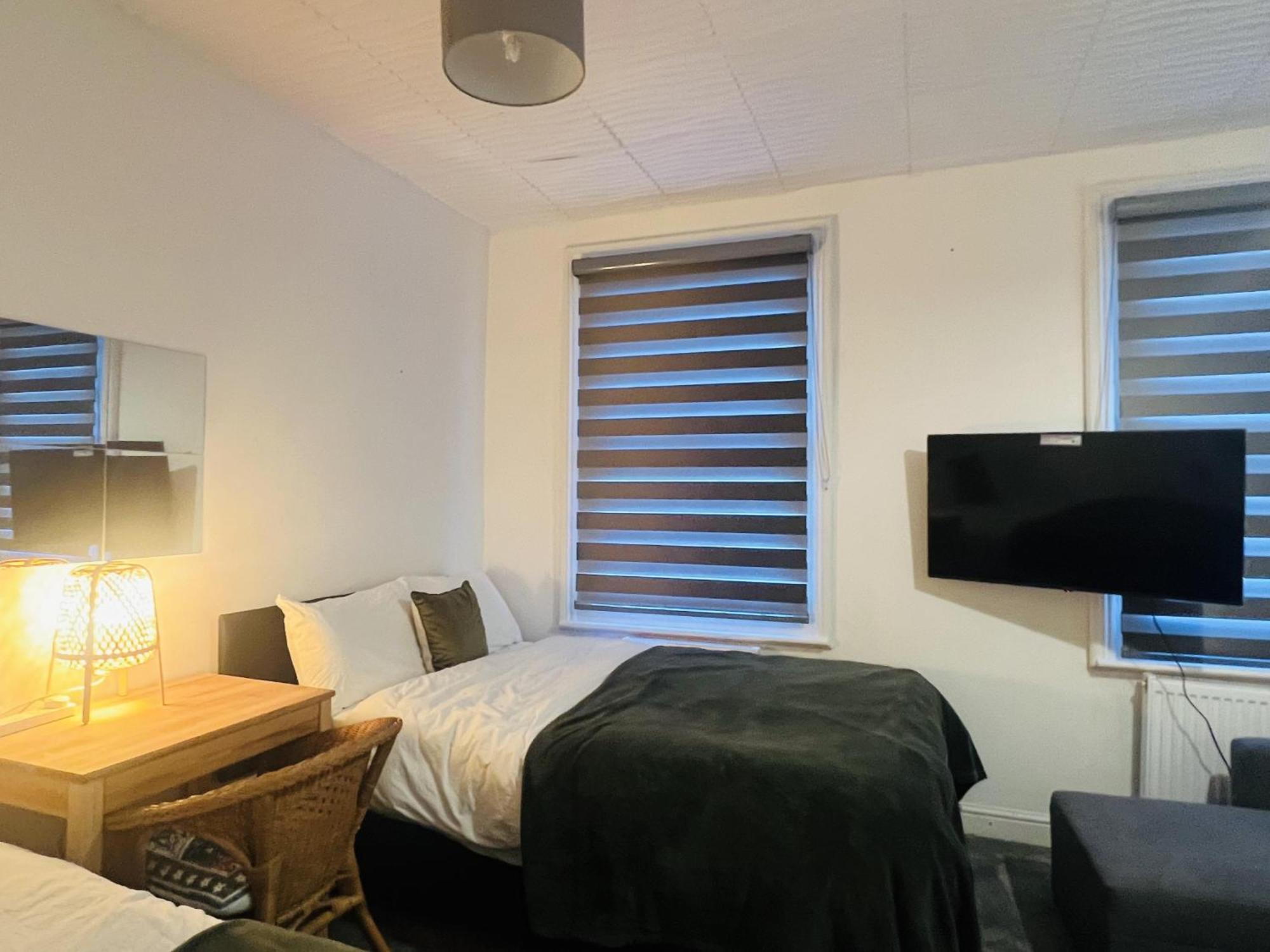 Impeccable 1 Bedroom Flat In