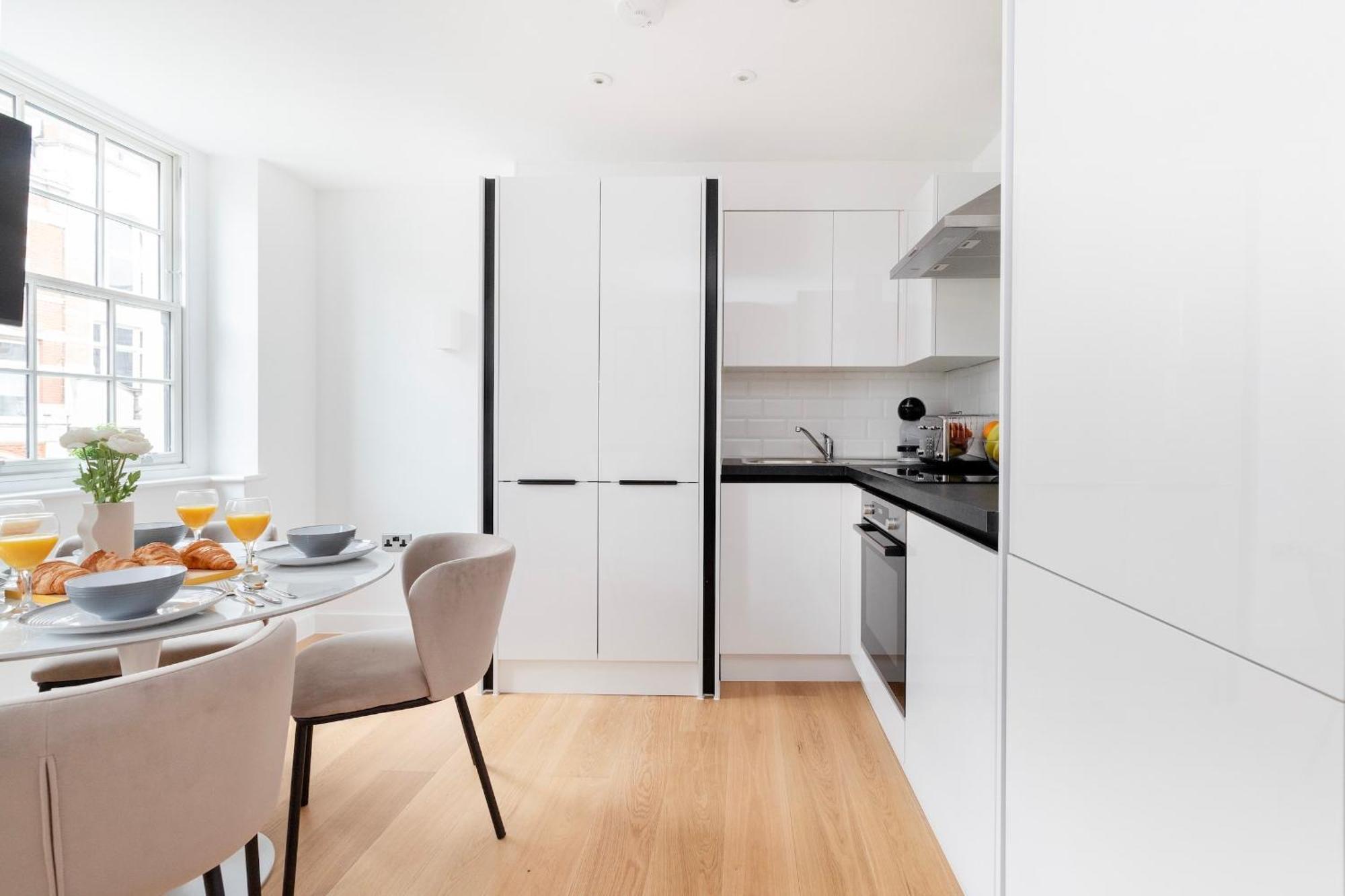 Soho & Fitzrovia With Balcony - Cityapartmentstay Leilighet London