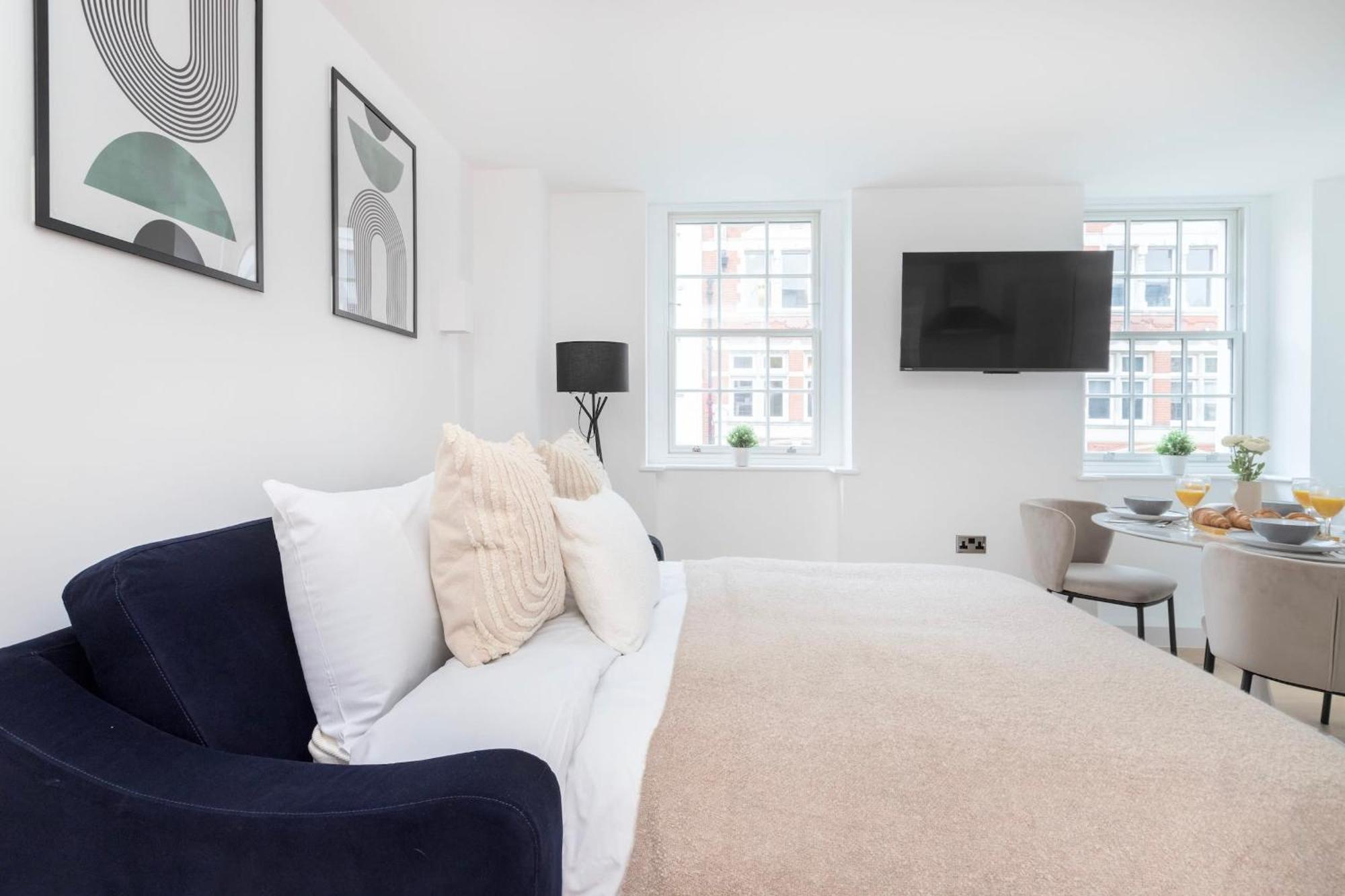 Fitzrovia With Balcony - Cityapartmentstay Apartment