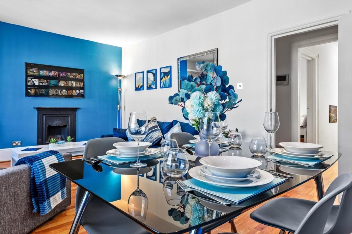 Appartement Balcony Blue Theme 1 Bedroom Luxury Flat Near Hyde Park! Accommodates Up To 6! Double Sofa Bed And Next To Station!
