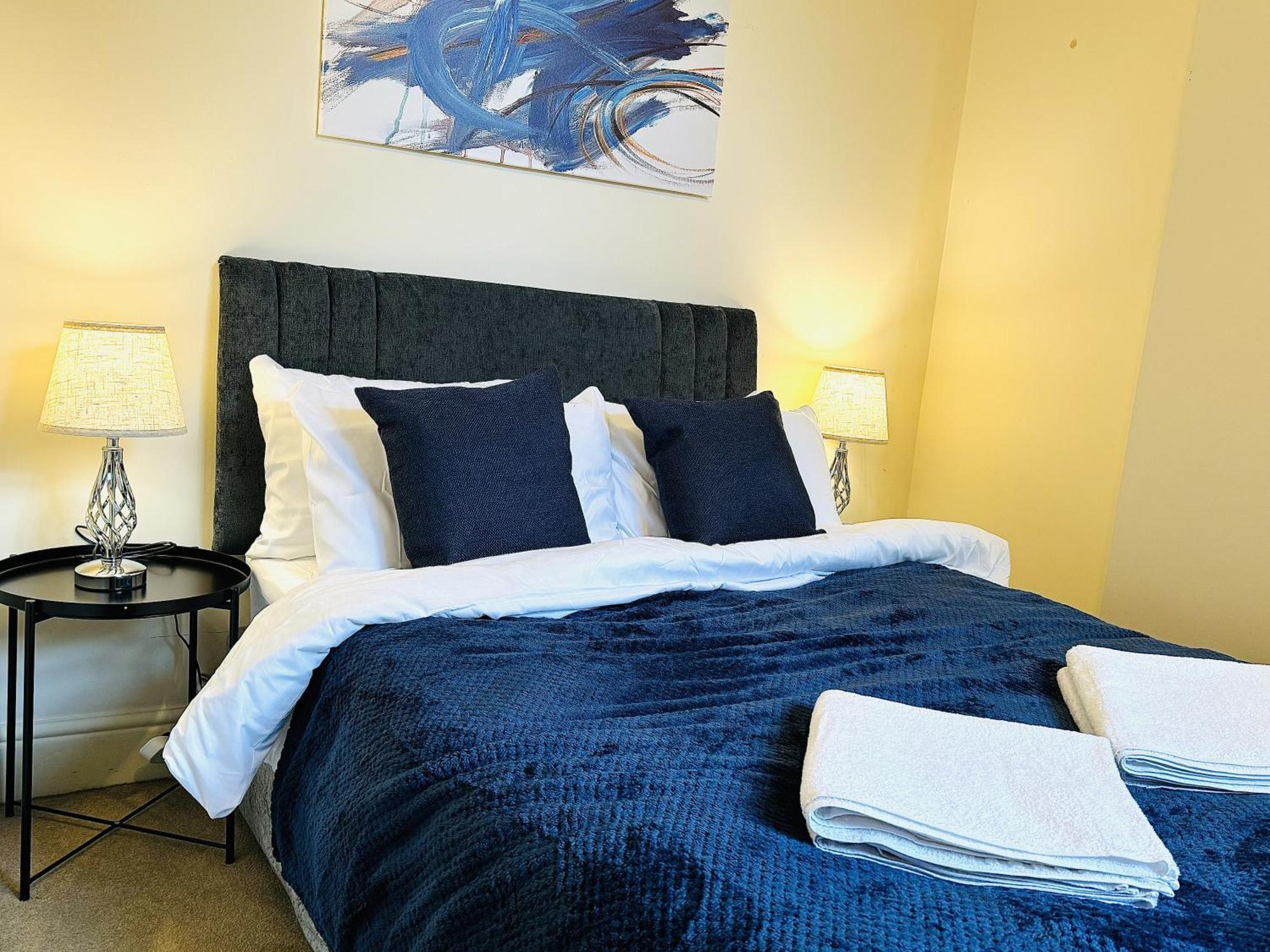 Lägenhet Falcon - 2 Bedroom Ground Floor Flat In *