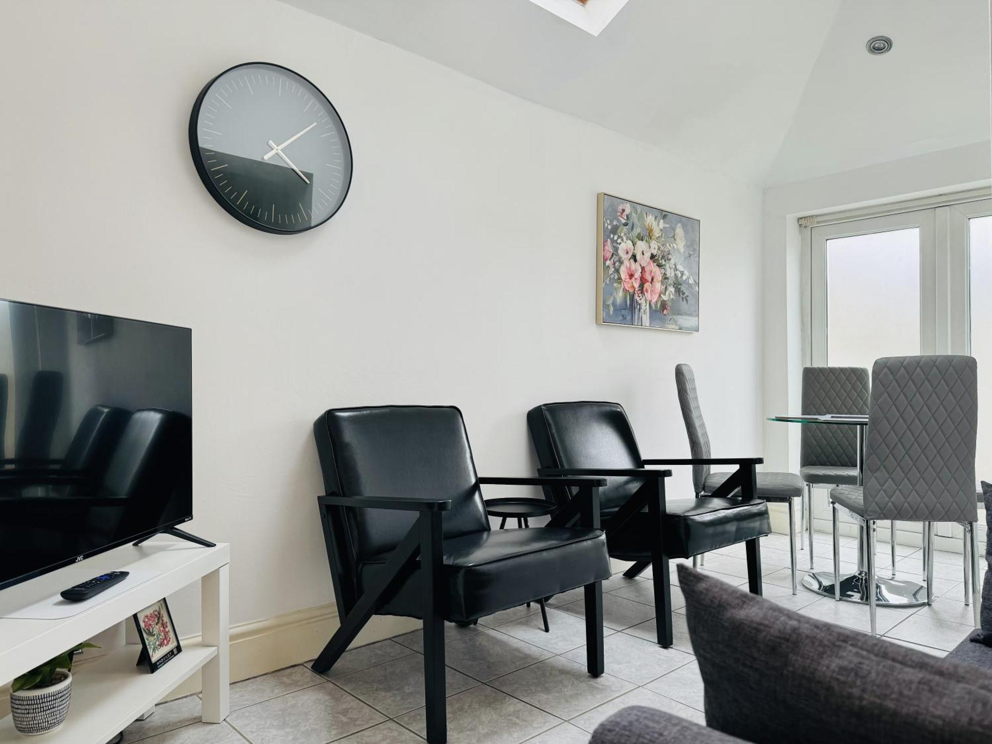 Falcon - 2 Bedroom Ground Floor Flat In Lägenhet *
