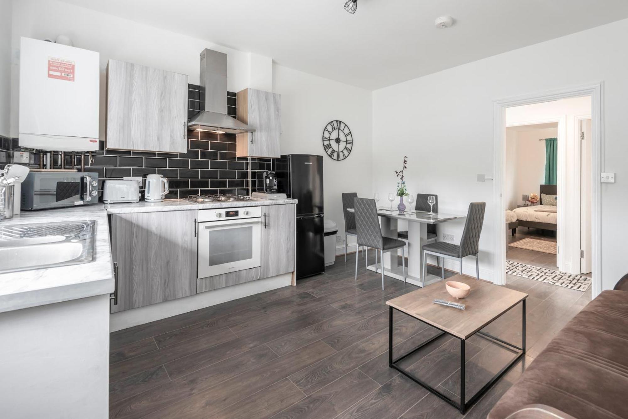Modern Family W/wi-fi, Netflix, Self Check-in * London