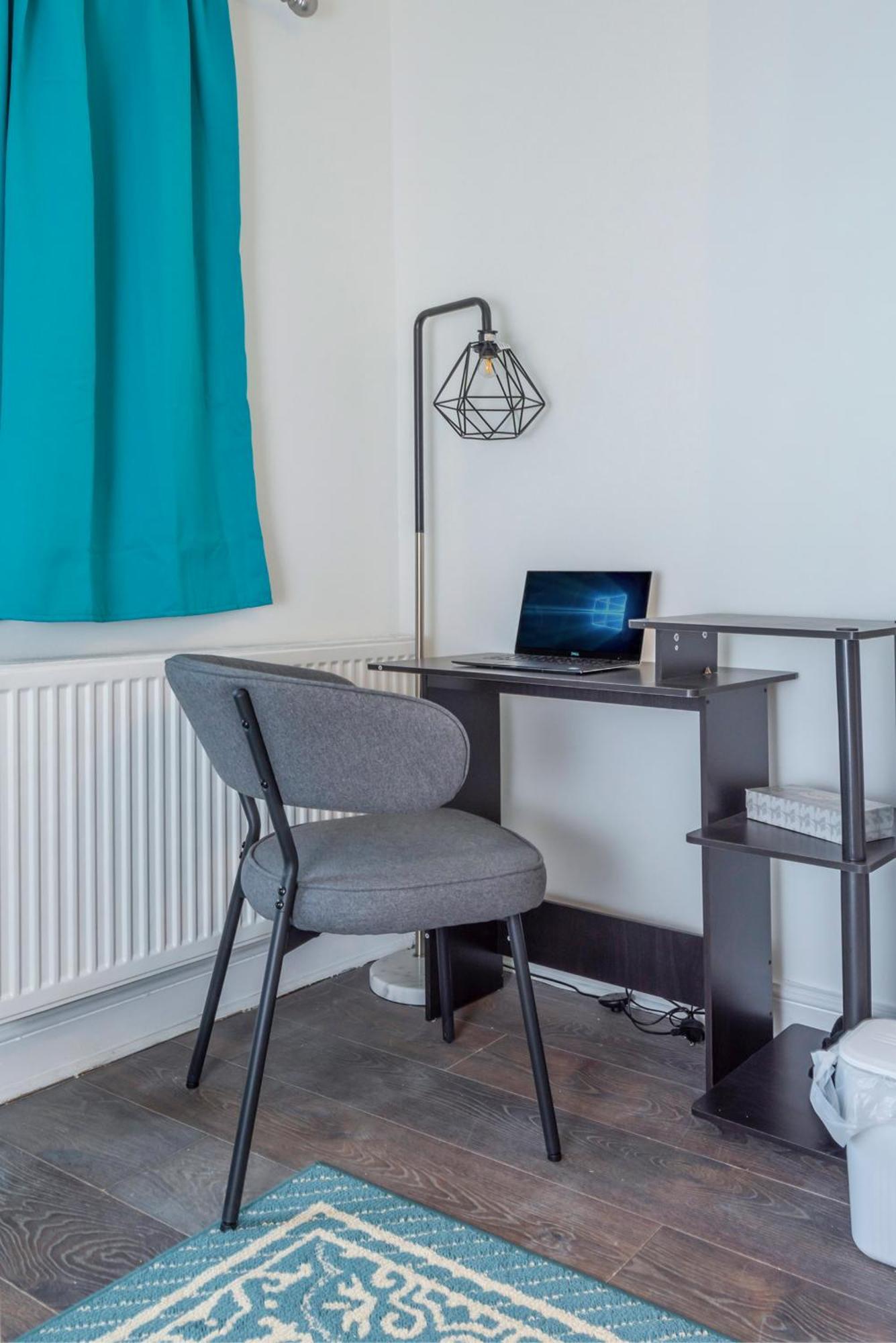 Apartment Modern Family W/wi-fi, Netflix, Self Check-in London