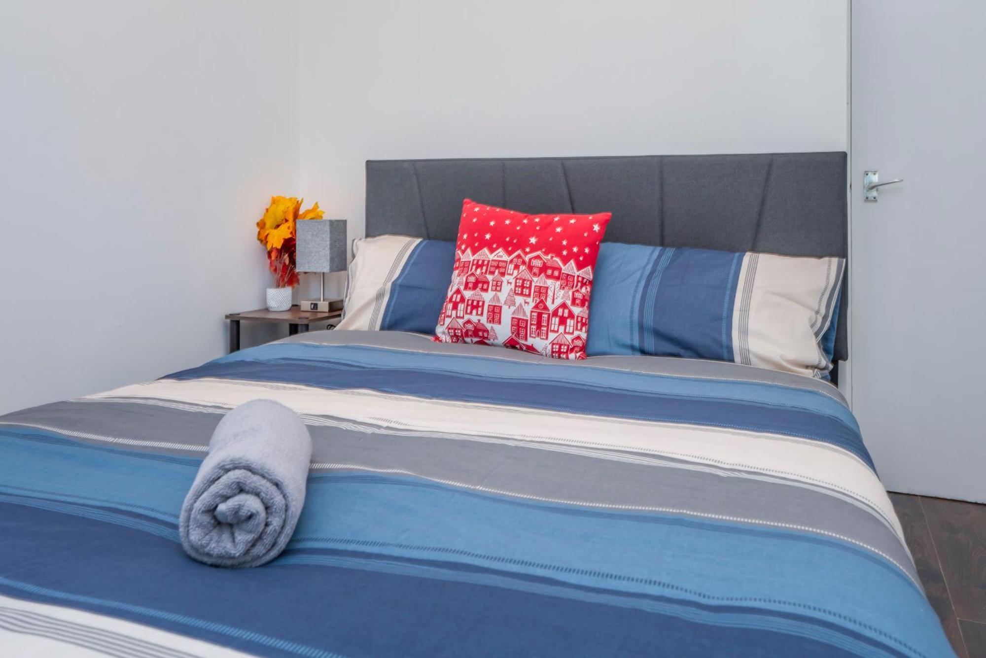 Modern Family W/wi-fi, Netflix, Self Check-in * London