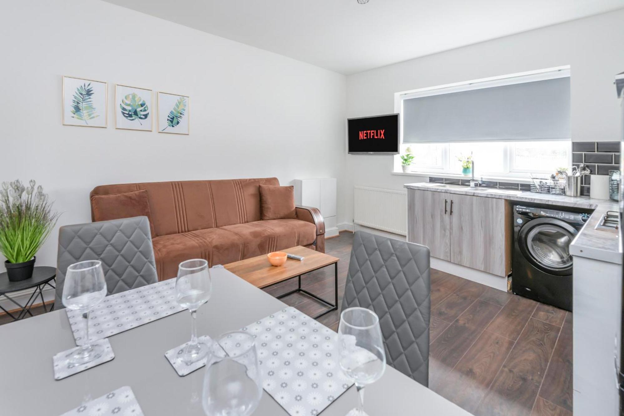 Apartment Modern Family W/wi-fi, Netflix, Self Check-in *
