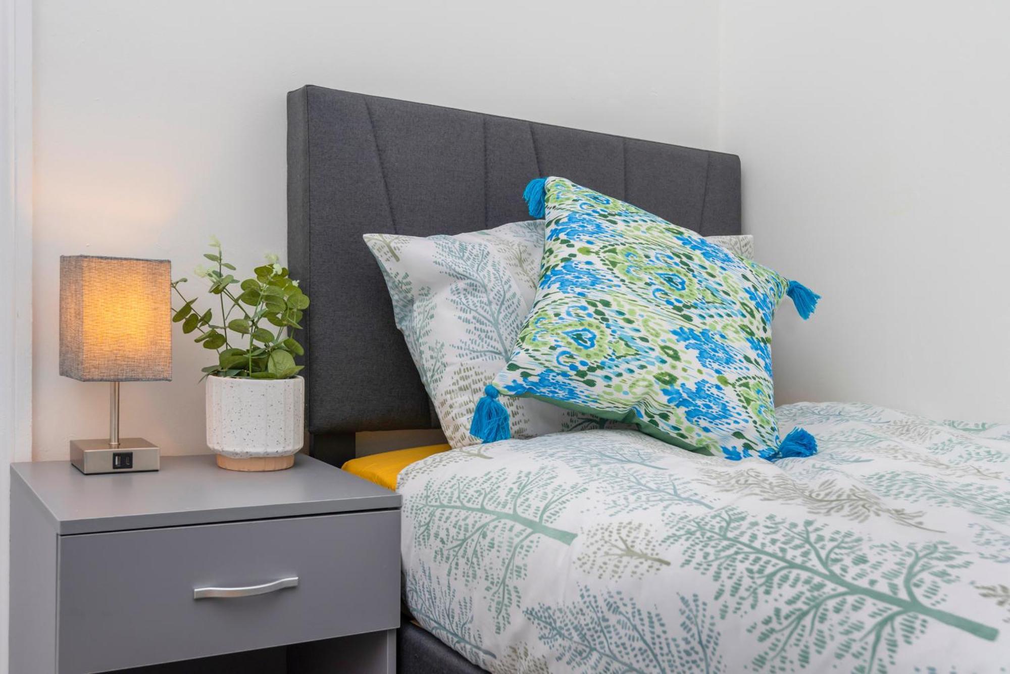 Modern Family W/wi-fi, Netflix, Self Check-in London