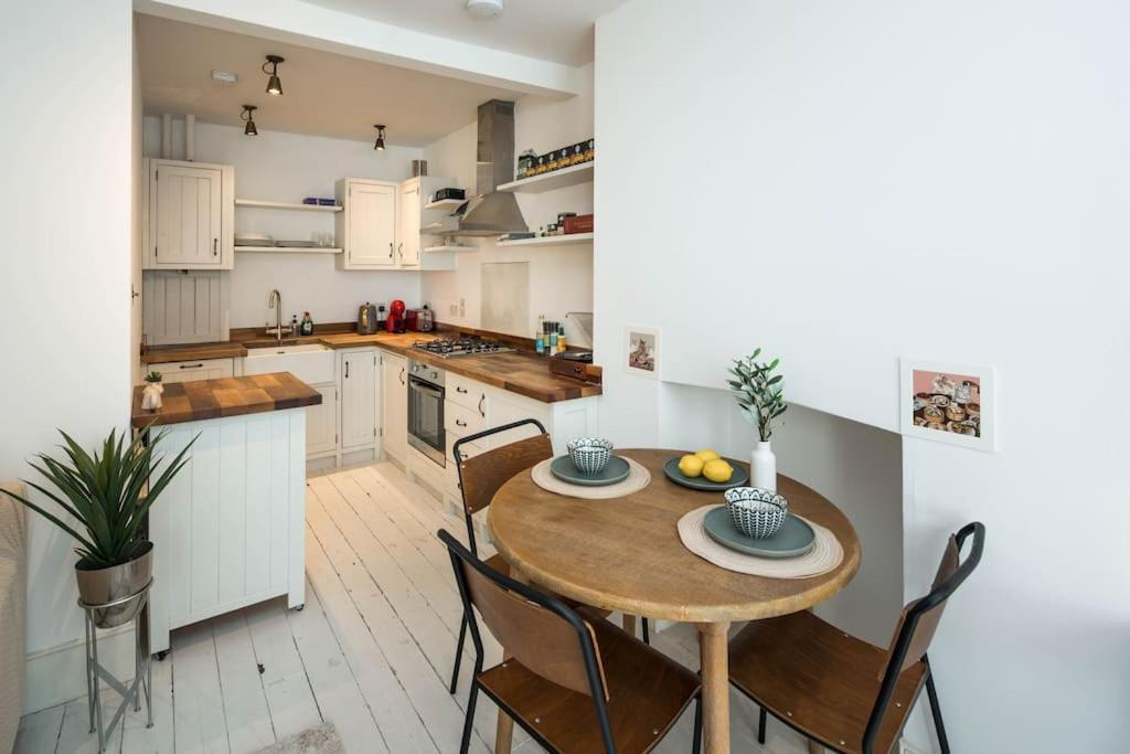 Apartment Charming 2-bed Flat In The Heart Of Nottinghill - Steps From Portobello Rd Market And Nottinghill Bookshop