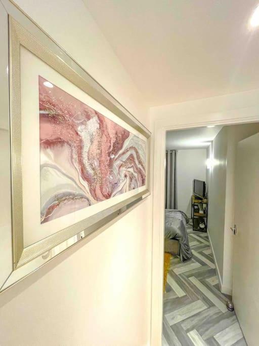 Apartment Central + Gym + Pool + Parking *