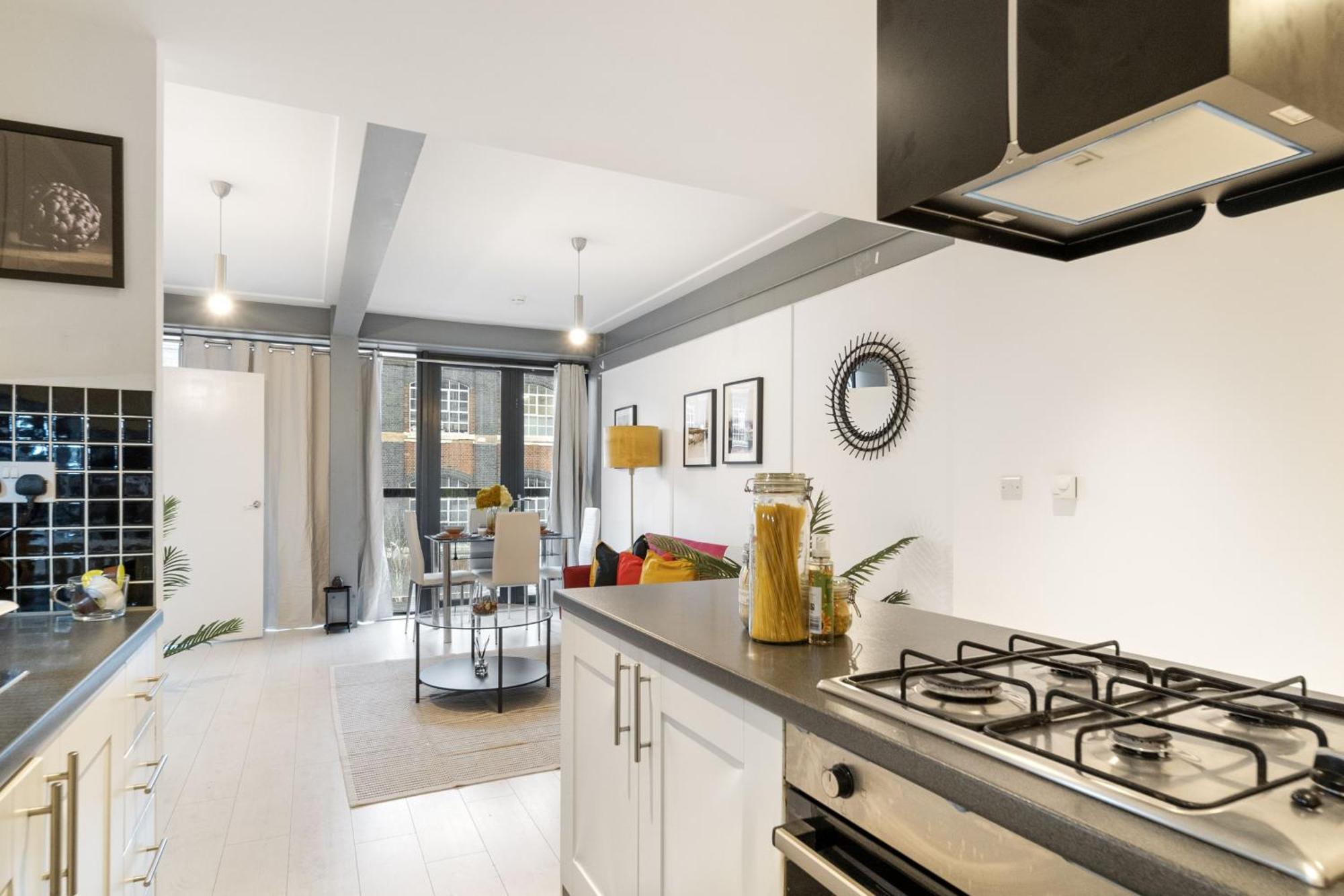 Livestay - Modern Two Bed In Stratford * Londen