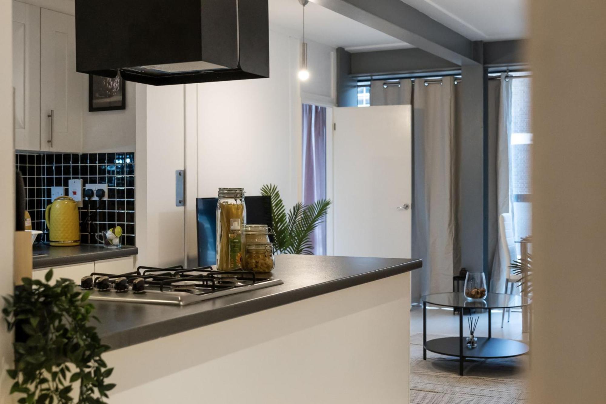Livestay - Modern Two Bed In Stratford * Londen