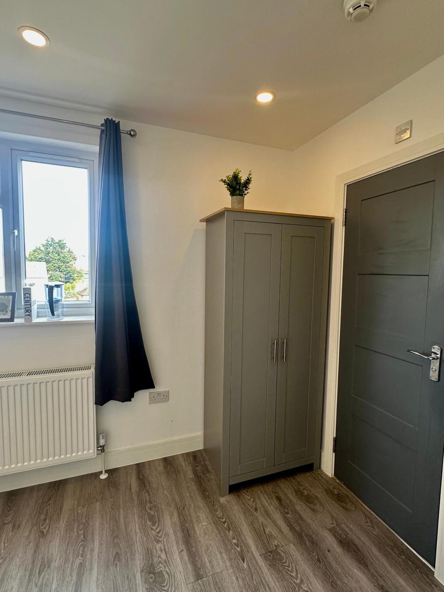 Guest house Wonderful Ensuite In Wimbledon *