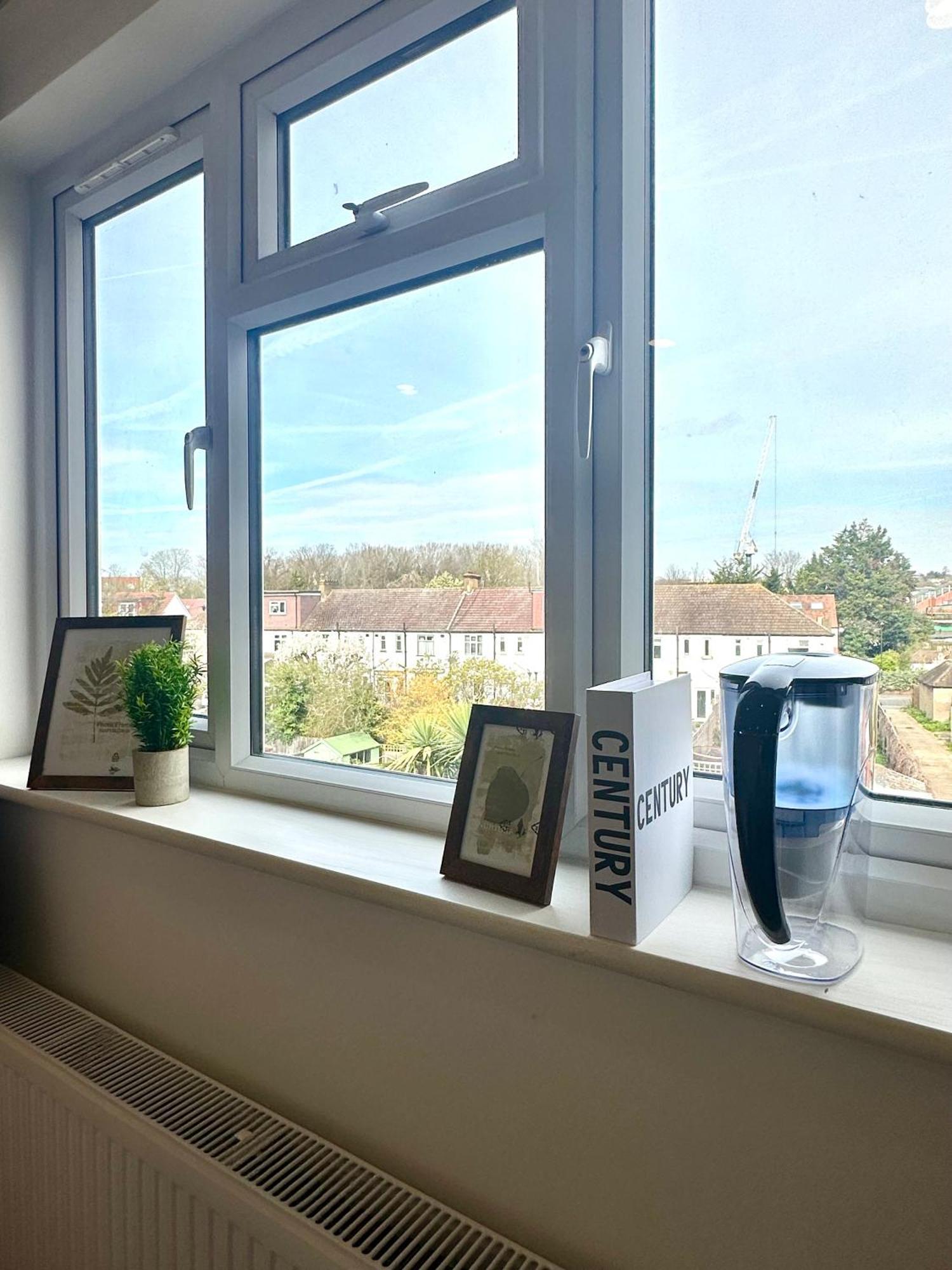 Wonderful Ensuite In Wimbledon *