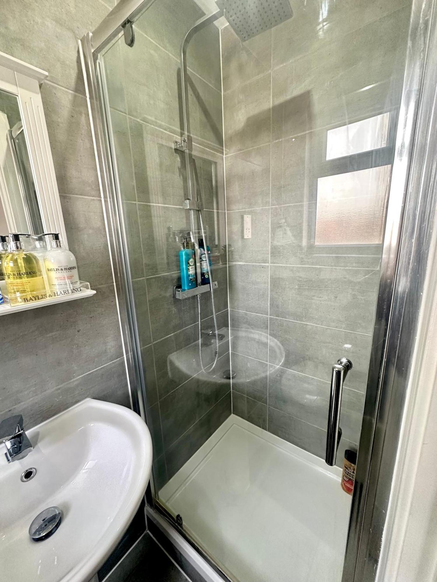 Wonderful Ensuite In Wimbledon London