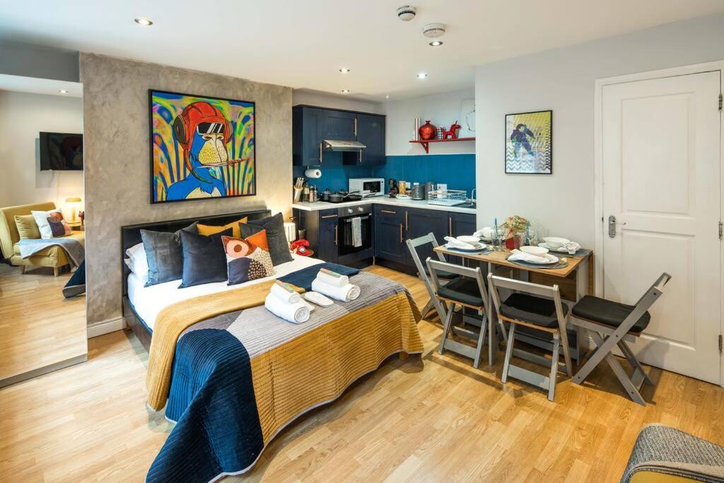 5 Min Walk To Madame Tussauds - 5 Min Walk To Baker Street - 5 Min Walk To Marylebone Railway Station - 5 Min Walk To Regent Park - * Londen