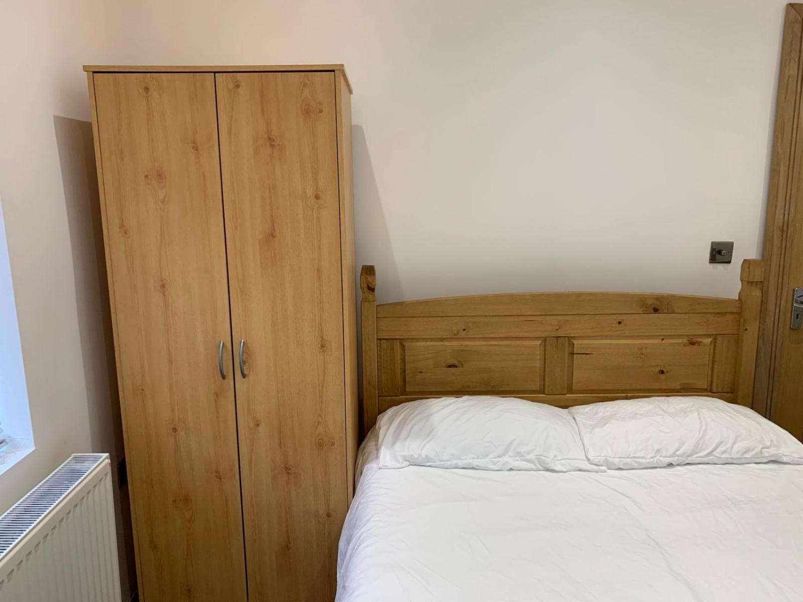 Private Room, Renovated With Large Size White Desk In Se9 6pg Homestay *