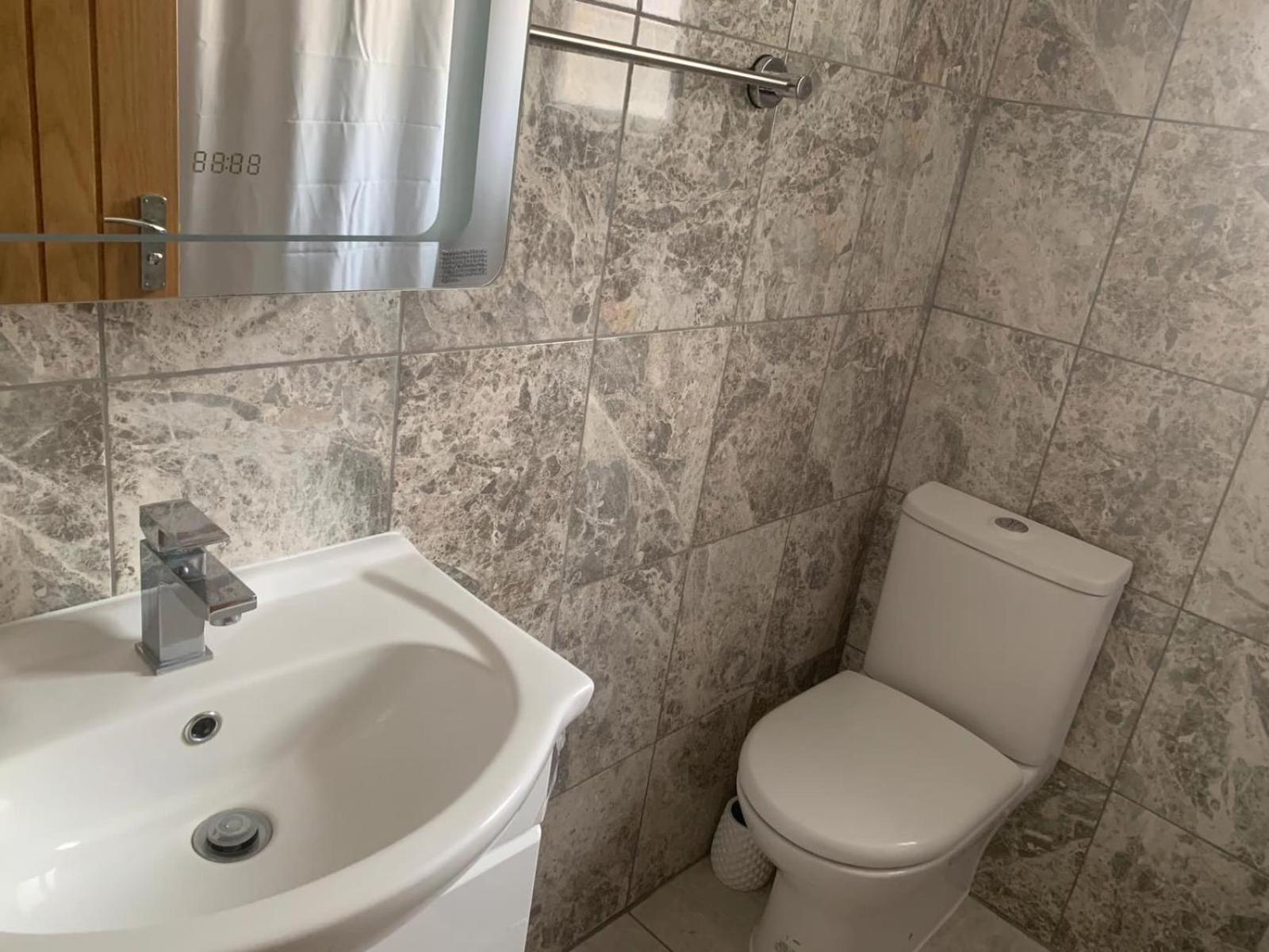 Private Room, Renovated With Large Size White Desk In Se9 6pg Homestay *