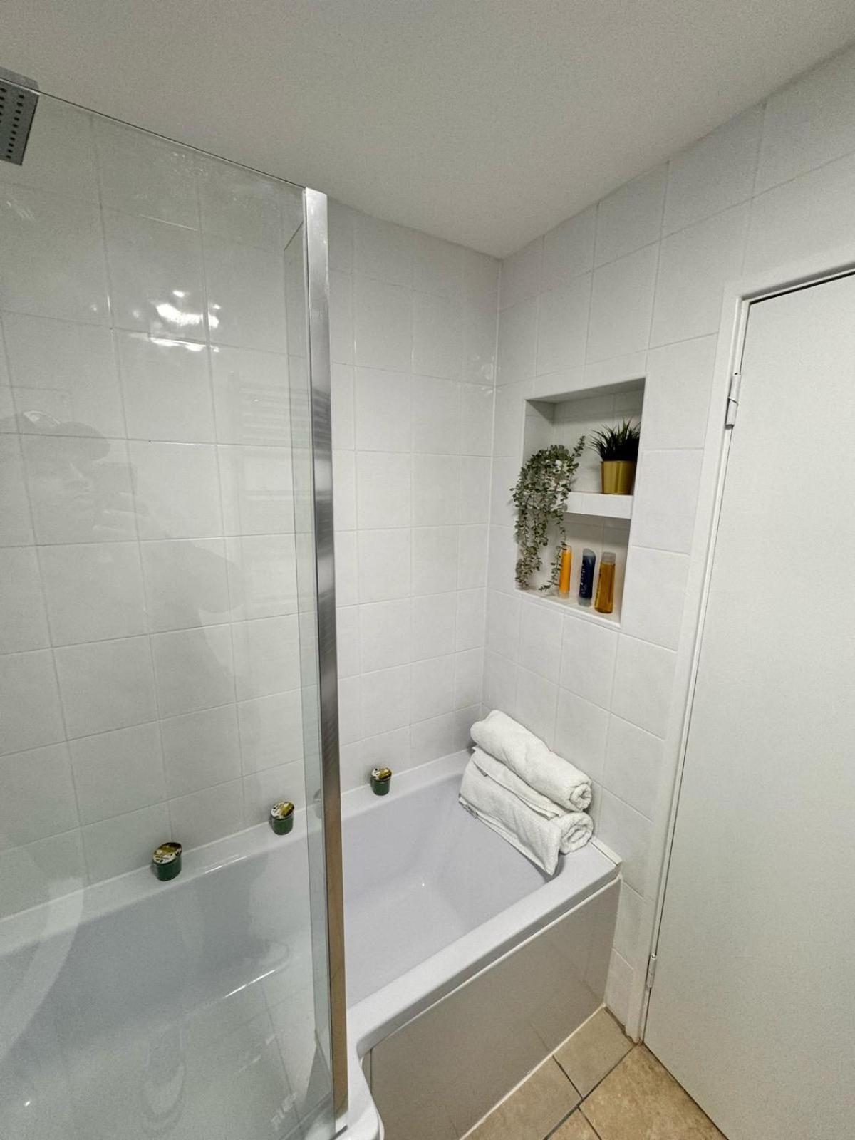 Luxury In Cross Harbour Gjestgiverier *